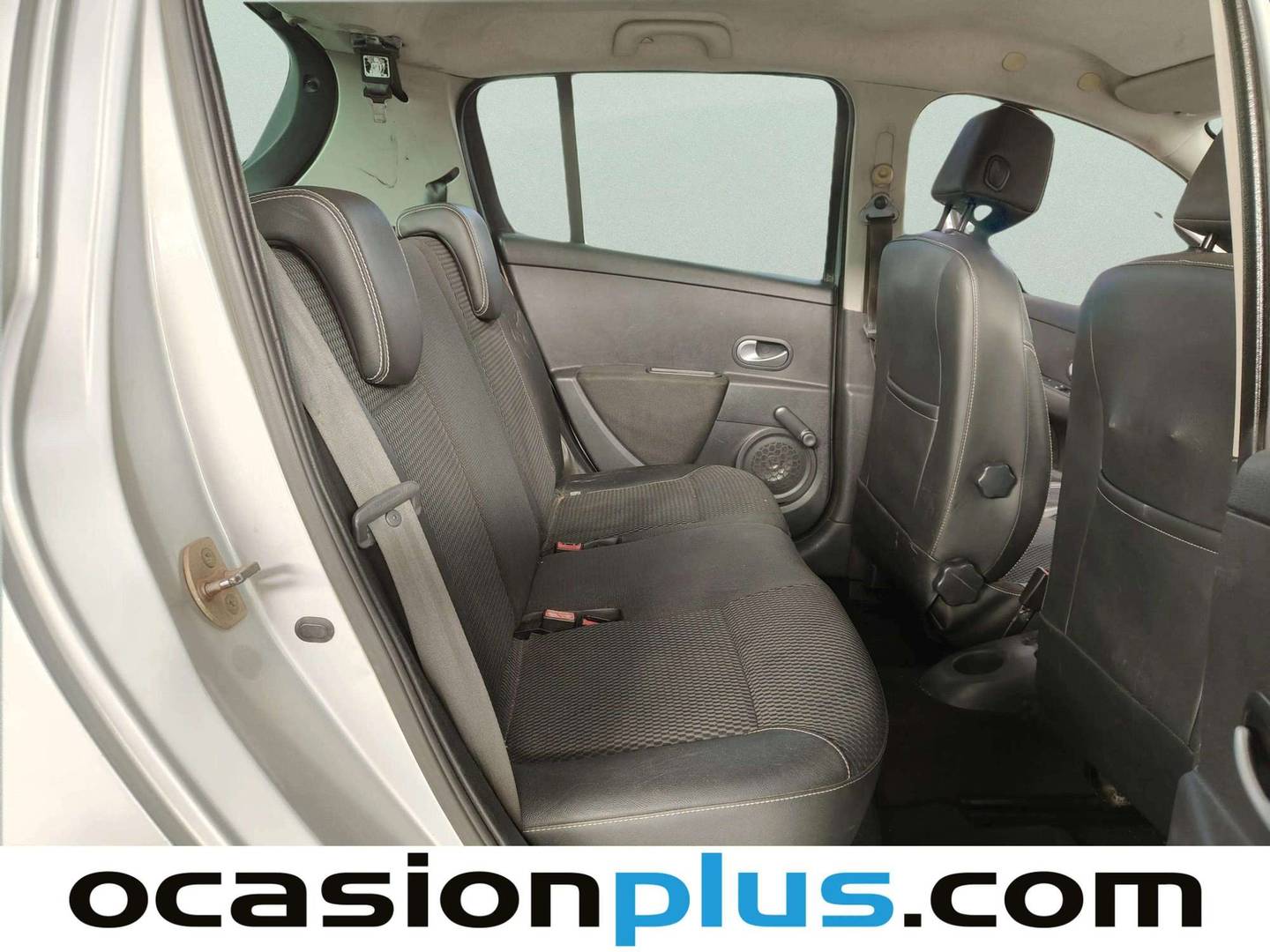 Foto Renault Clio Renault Clio 1.2 16v Pack Authentique (75 CV)