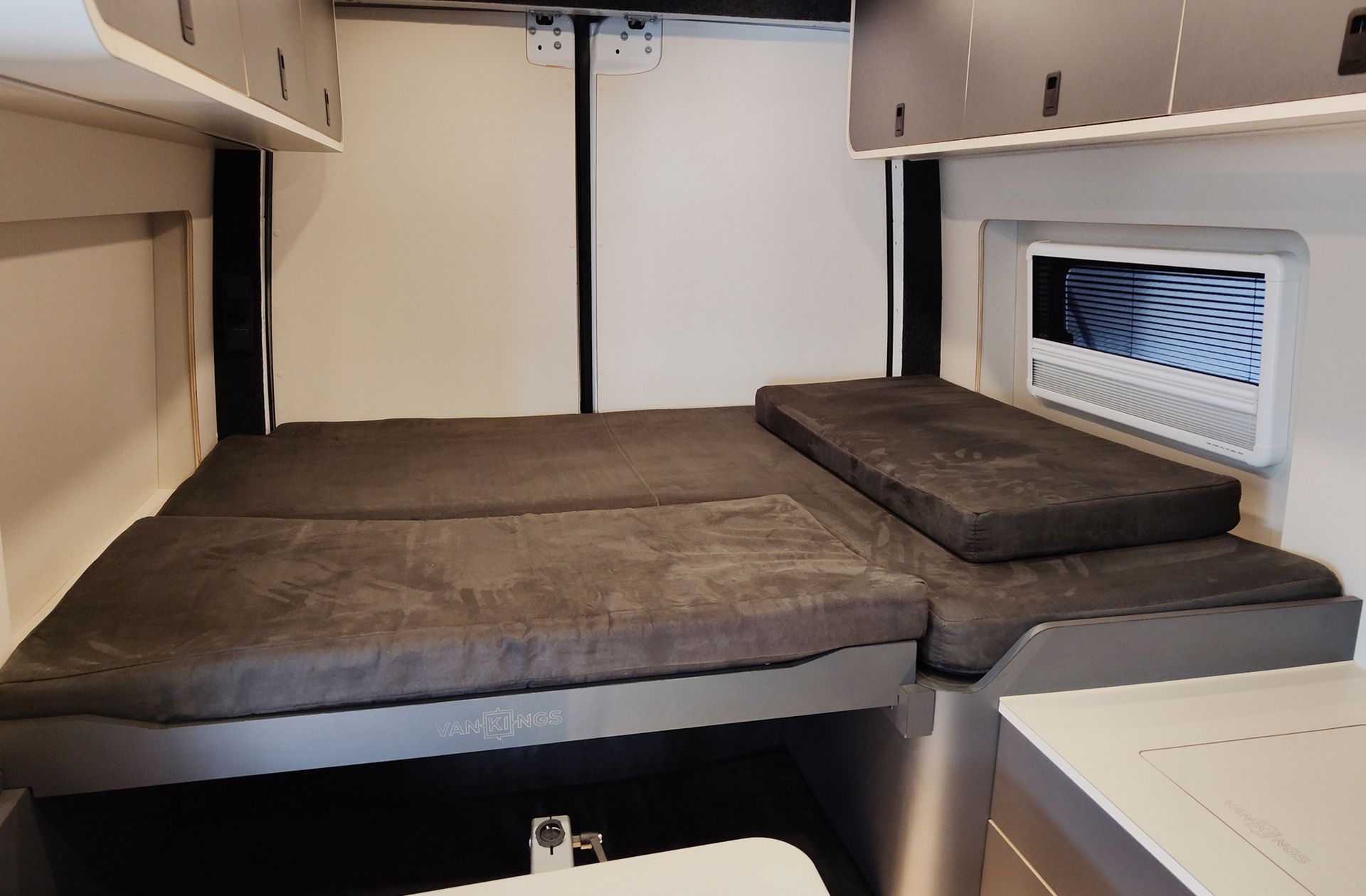Mercedes-Benz Sprinter Furgon 211 CDI Medio 3.0T T. Alto TD Camperizada 3 plazas - foto 12