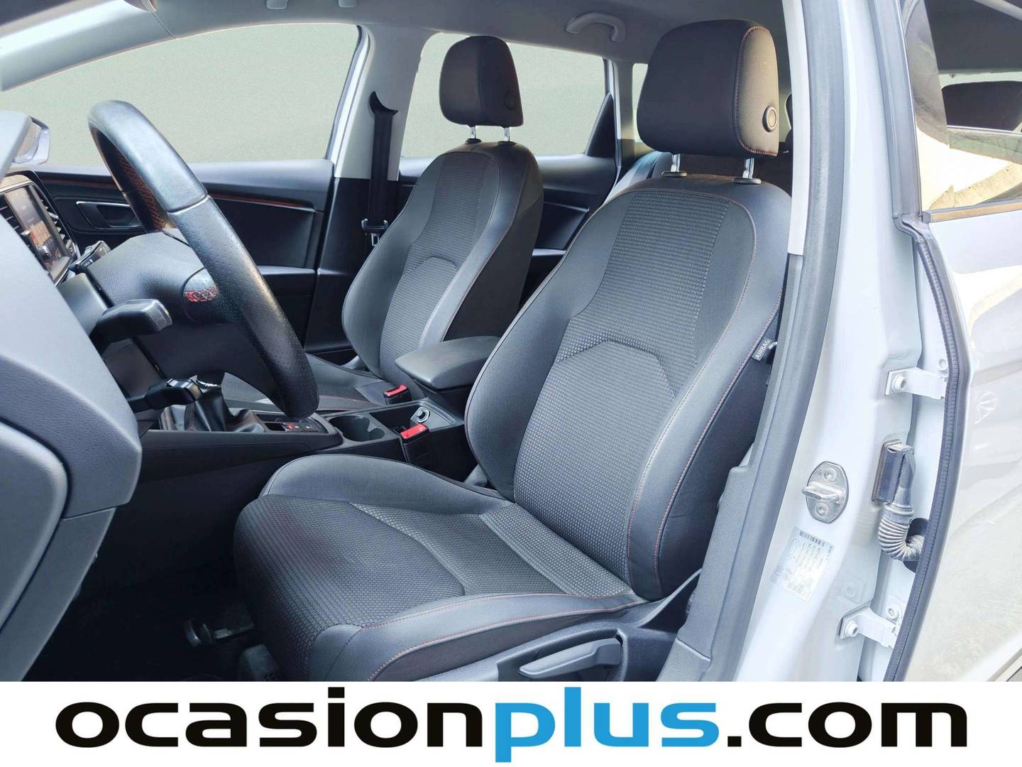 Foto asientos delanteros Seat León Seat León ST 1.5 EcoTSI S&S FR Edition (150 CV)