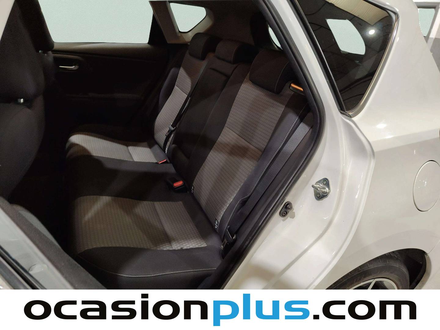 Foto asientos traseros Toyota Auris Toyota Auris 1.8 140H Hybrid Feel! Edition