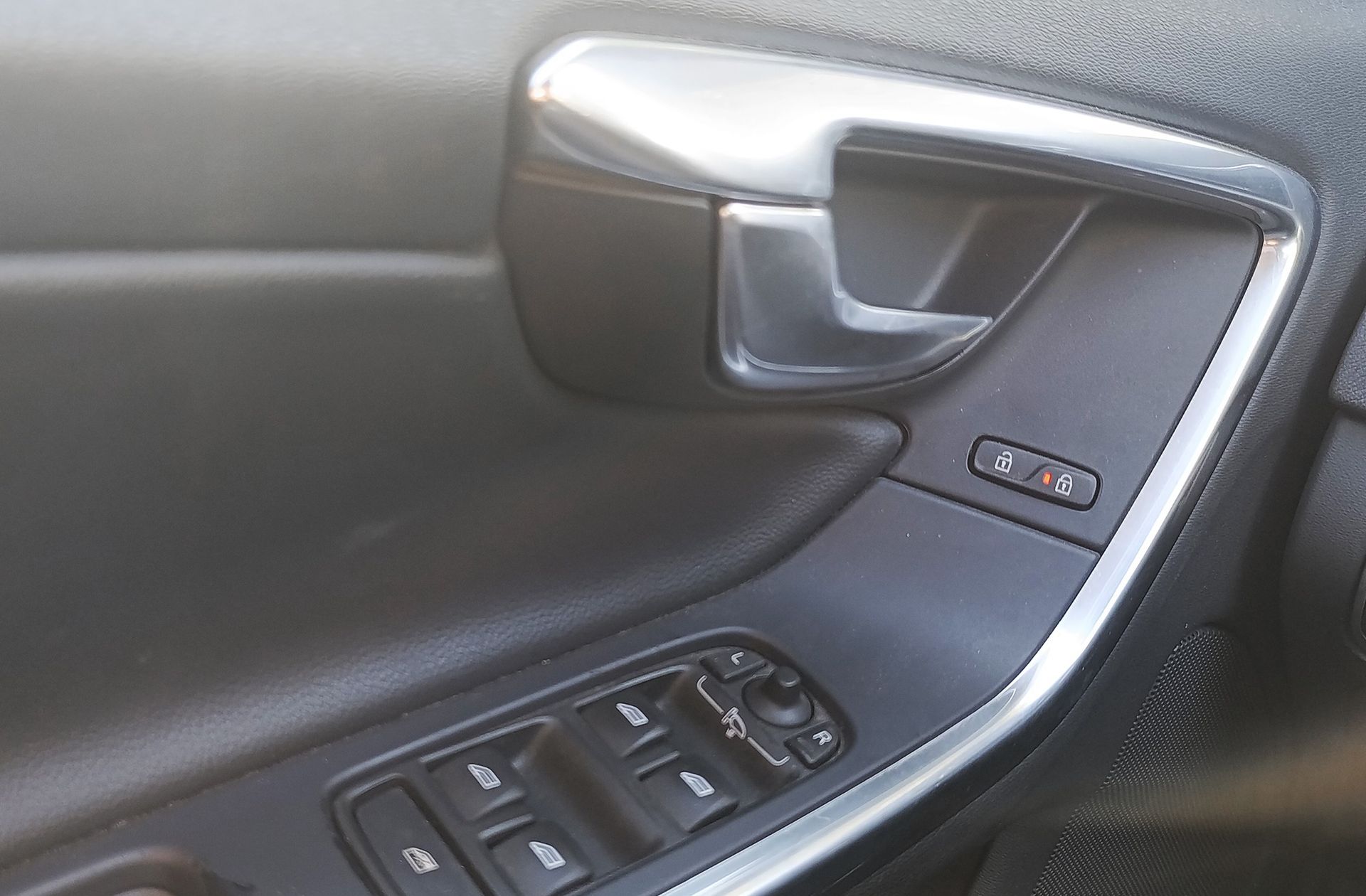 Volvo V60 D3 Momentum - foto 32