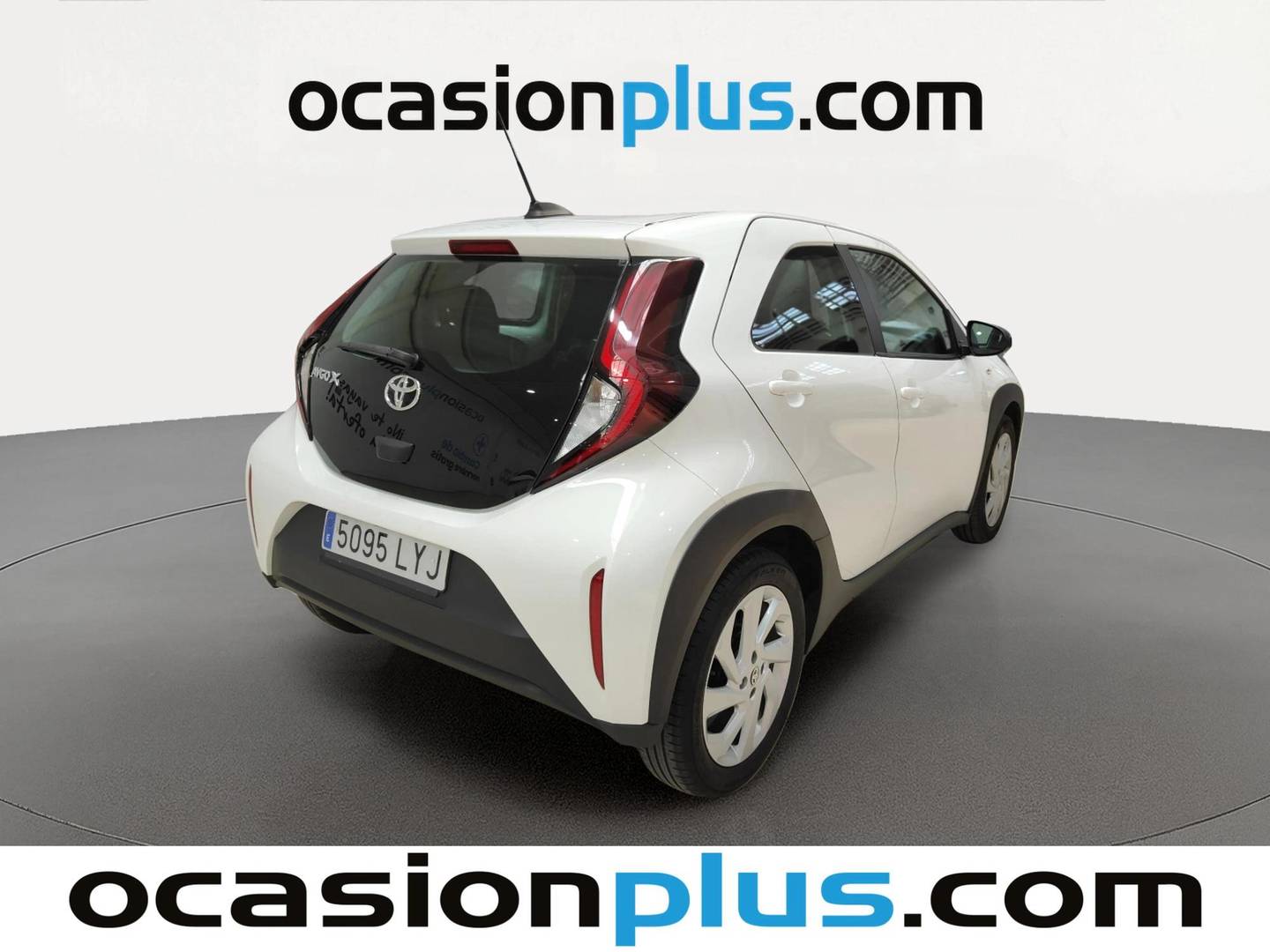 Foto trasera Toyota Aygo X Cross Toyota Aygo X Cross 1.0 VVT-I Play (72 CV) derecha