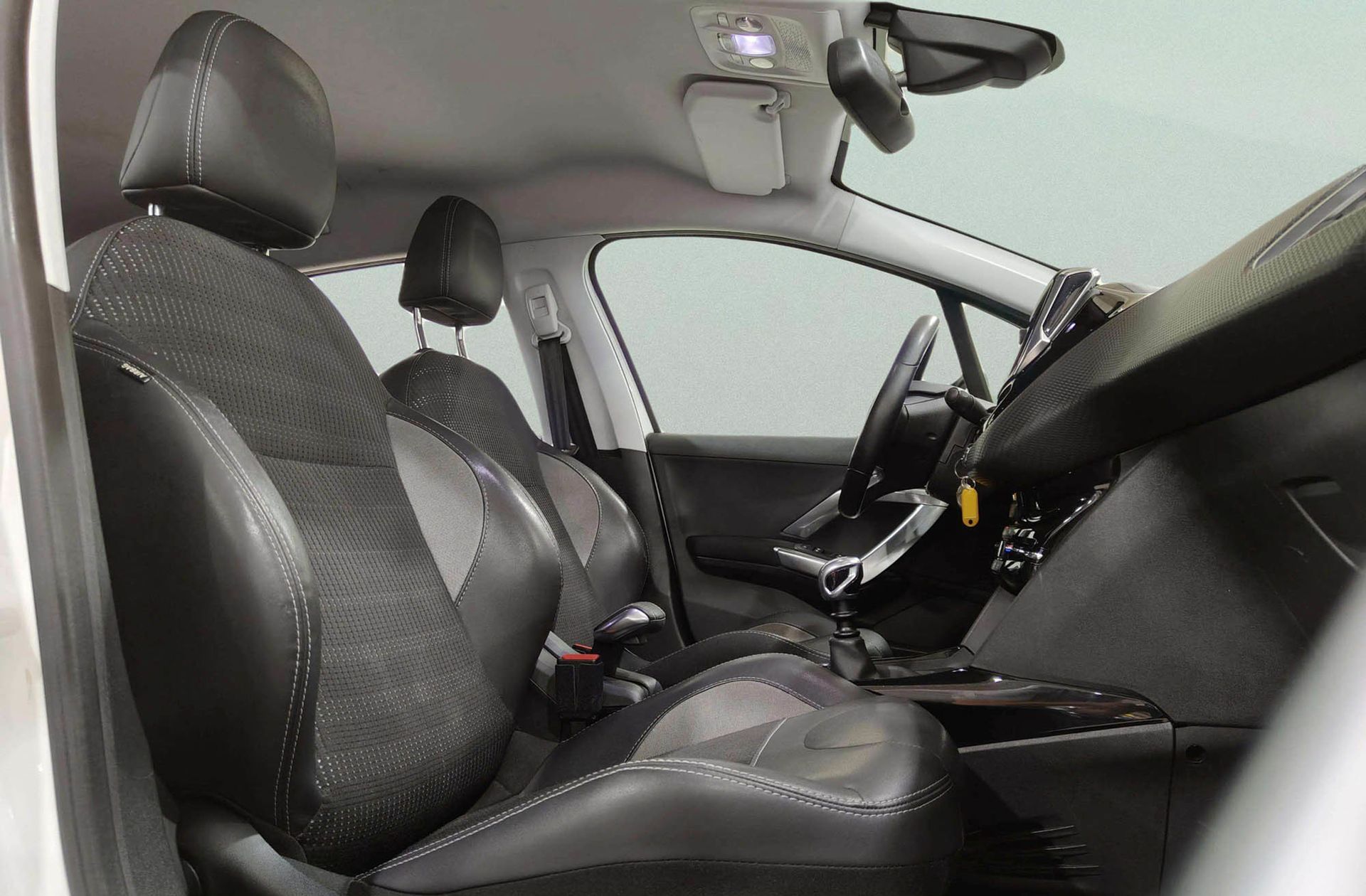 Peugeot 2008 PureTech 110 Allure - foto 18