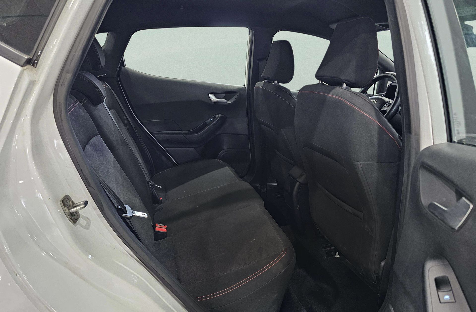 Ford Fiesta 1.0 EcoBoost MHEV ST-Line - foto 21