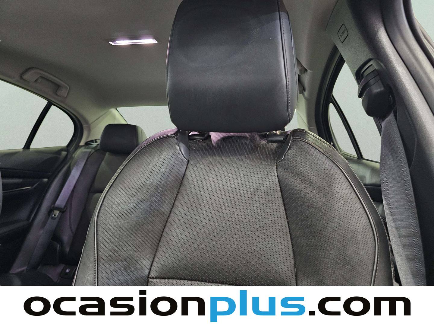 Extras y acabados del Mazda Mazda3 Mazda Mazda 3 2.0 Sedan Skyactiv-G Zenith Safety Black AT (122 CV)