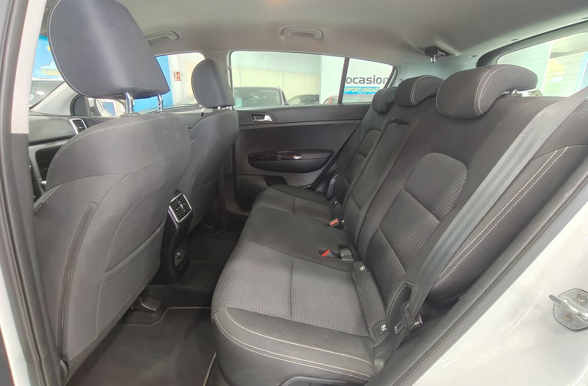 Kia Sportage 1.6 MHEV Black Edition - foto 12
