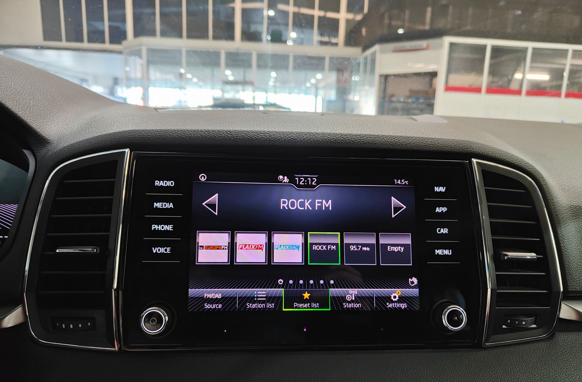 Škoda Karoq 2.0 TDI Selection - foto 27