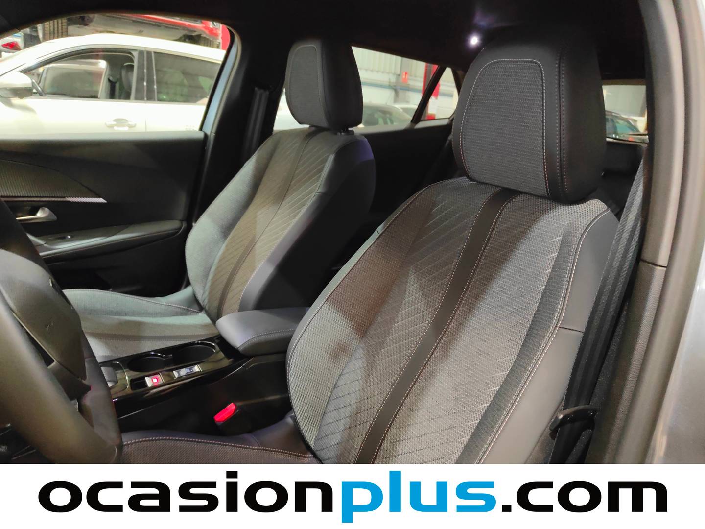 Extras y acabados del Peugeot 2008 Peugeot 2008 Allure Hybrid eDCS6 (145 CV)