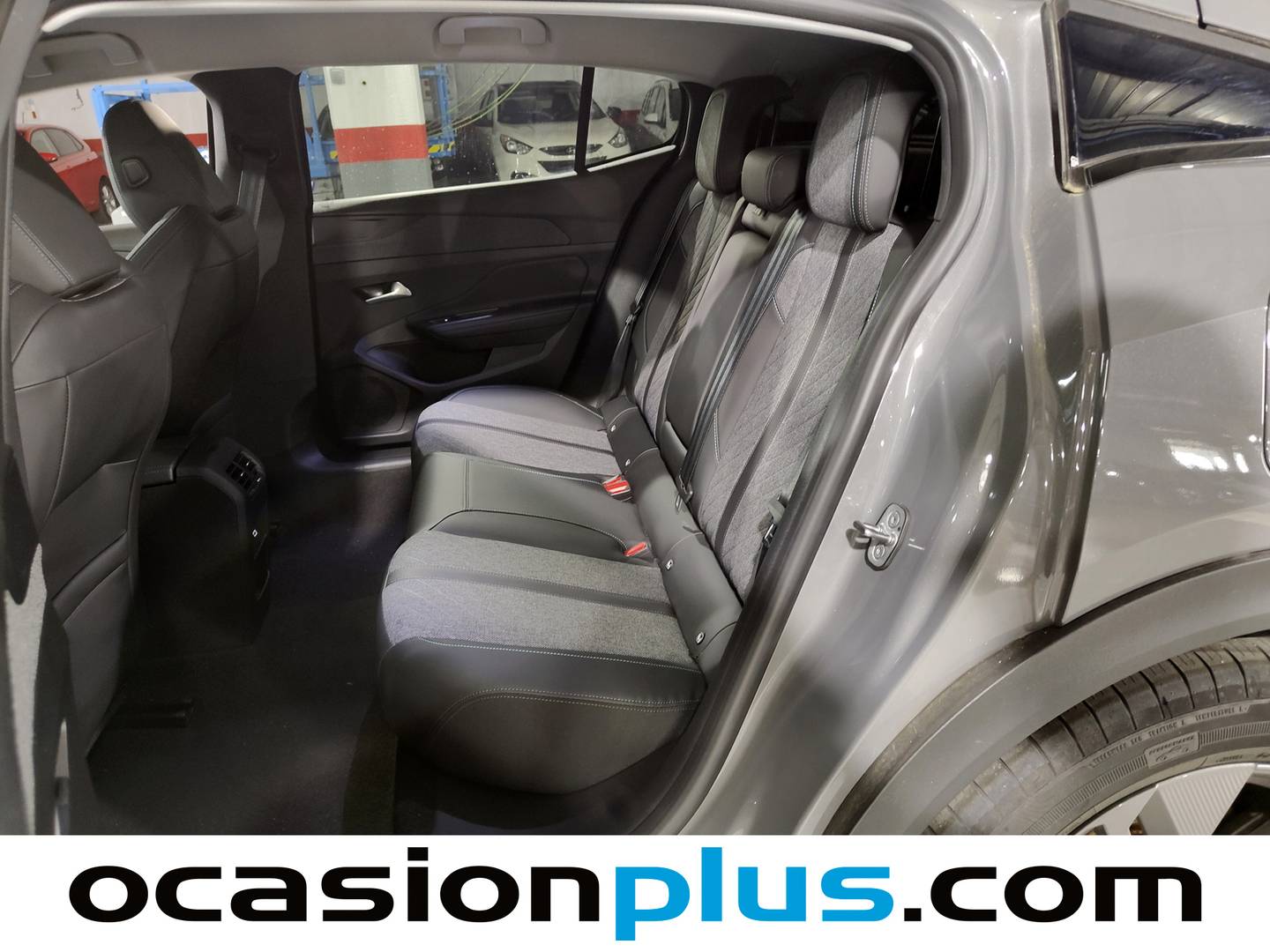 Foto Peugeot 408 Peugeot 408 Allure PHEV 180 e-EAT8 (181 CV)