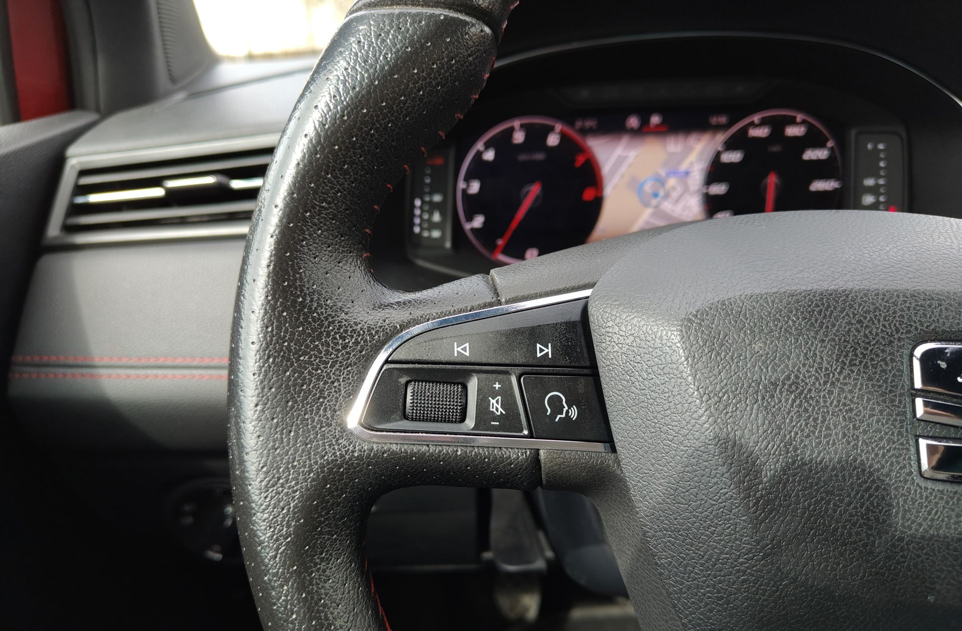 SEAT Arona 1.0 TSI Ecomotive FR - foto 27