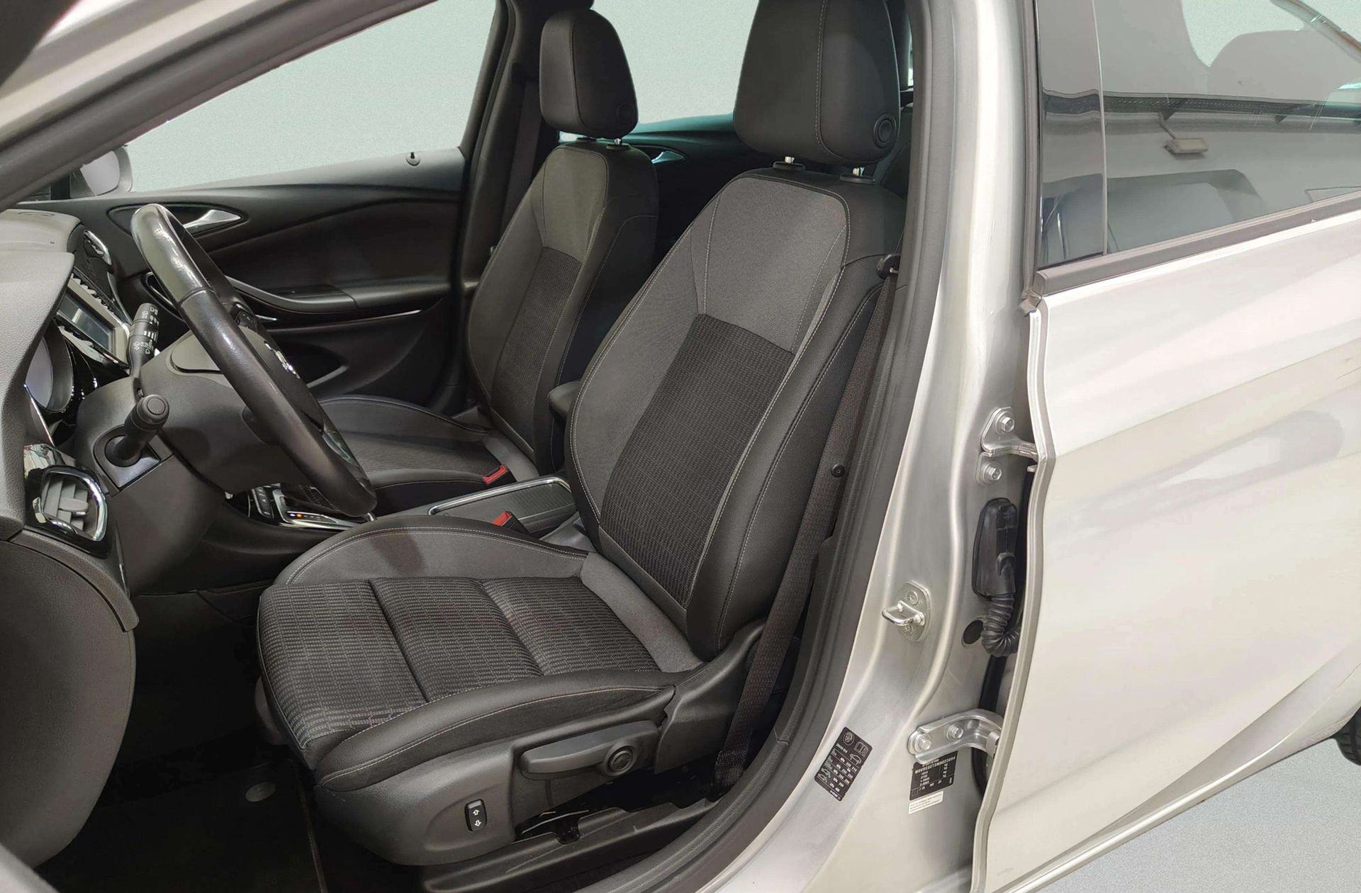 Opel Astra Sports Tourer 1.4T SHT Business Elegance CVT - foto 12