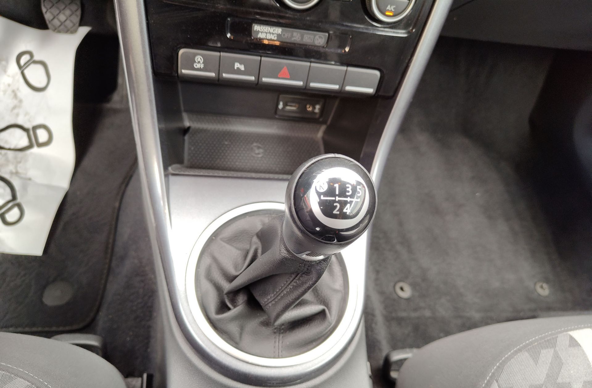 Volkswagen Beetle Cabrio Design 2.0 TDI BMT - foto 6