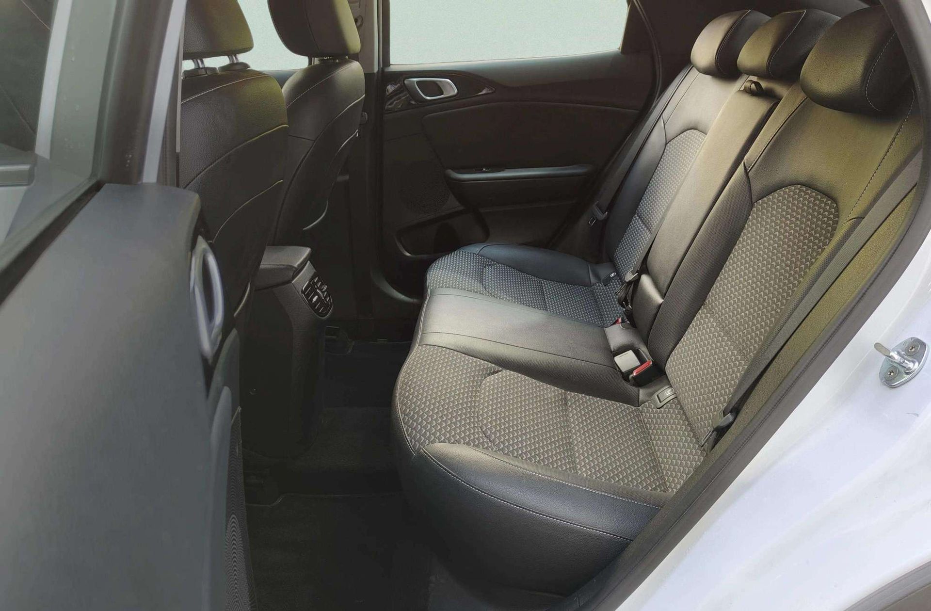 Kia XCeed 1.5 MHEV iMT Tech - foto 14