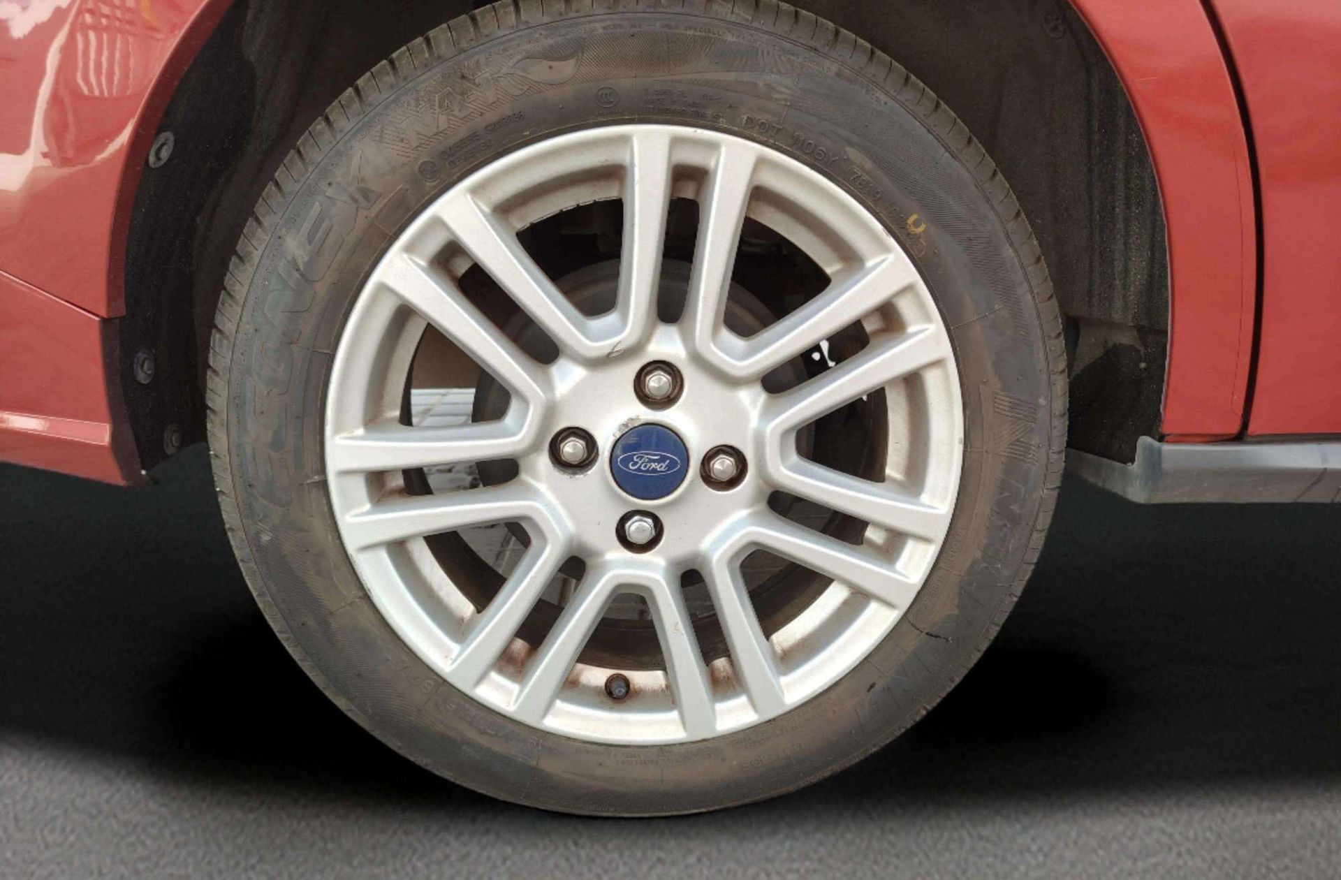 Ford Tourneo Courier 1.0 EcoBoost Titanium - foto 29