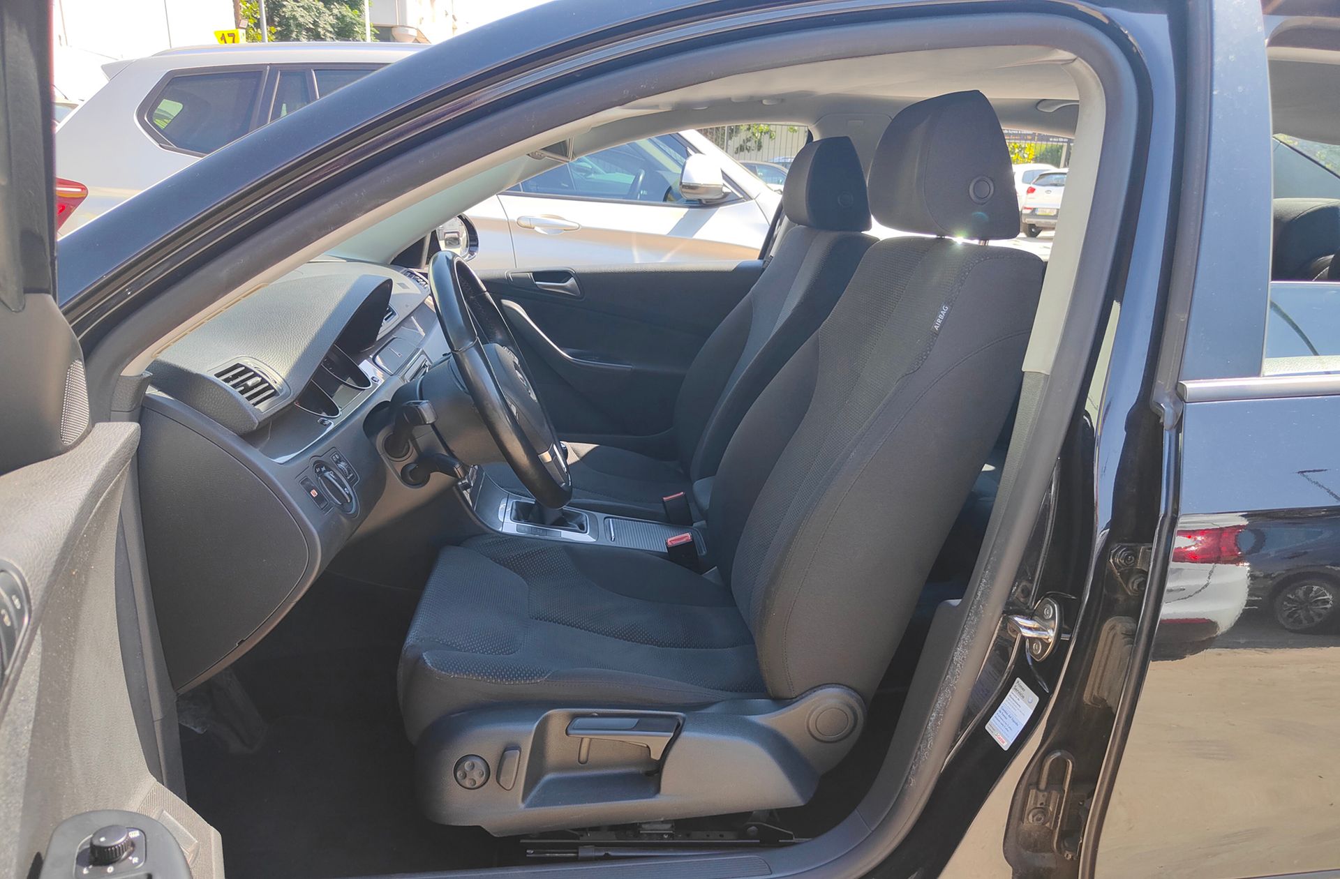 Volkswagen Passat 2.0 TDI DPF Edition Plus - foto 8
