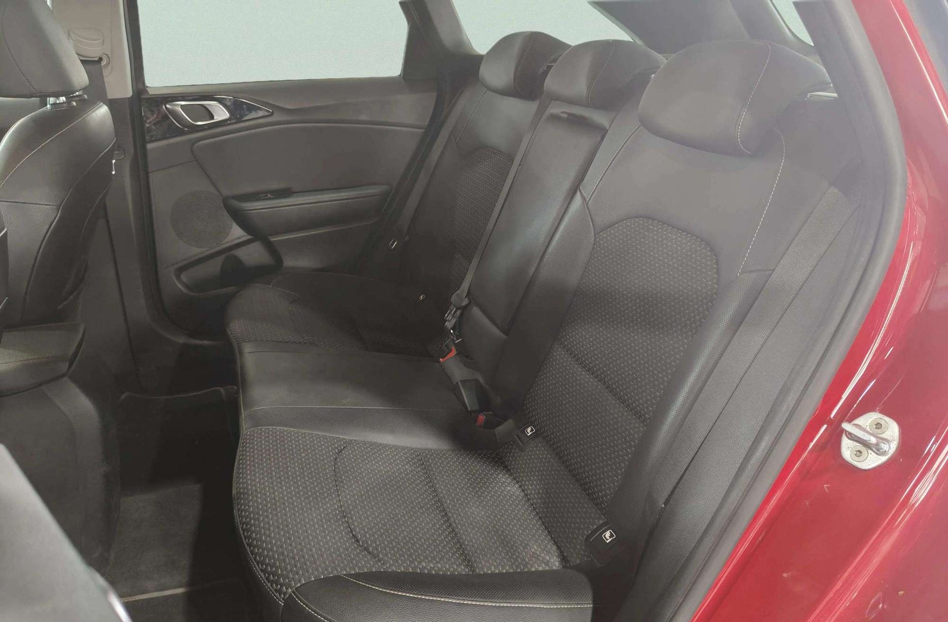 Kia Ceed 1.6 CRDi Tech - foto 15