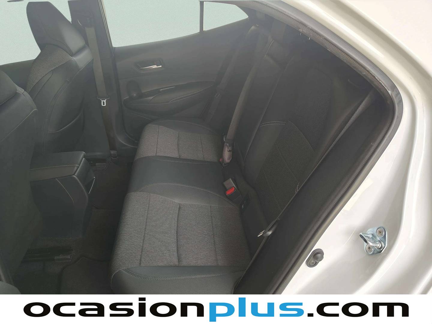 Foto asientos traseros Toyota Corolla Toyota Corolla 1.8 125H Style E-CVT (122 CV)