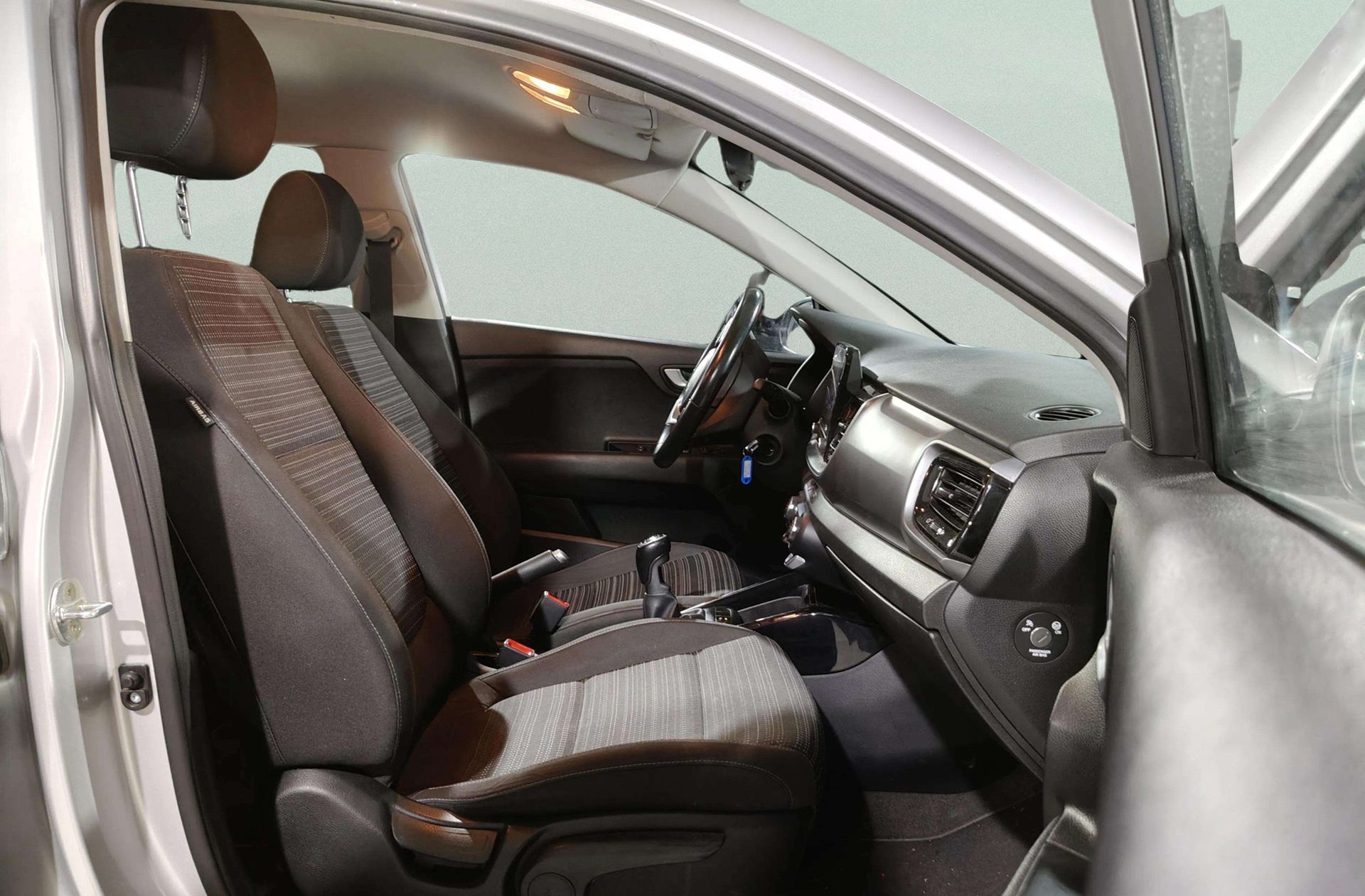 Kia Stonic 1.0 T-GDi MHEV Drive iMT - foto 19