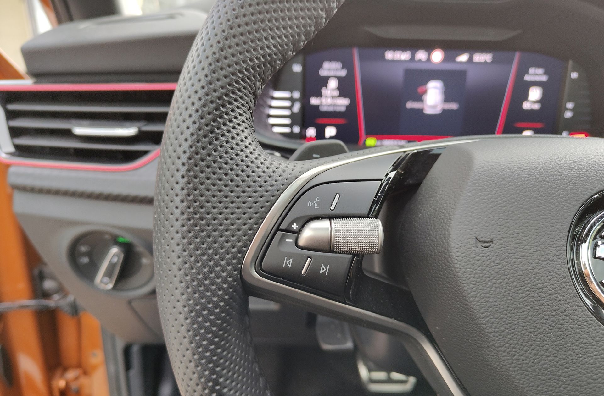 Škoda Kamiq 1.5 TSI Montecarlo DSG - foto 28