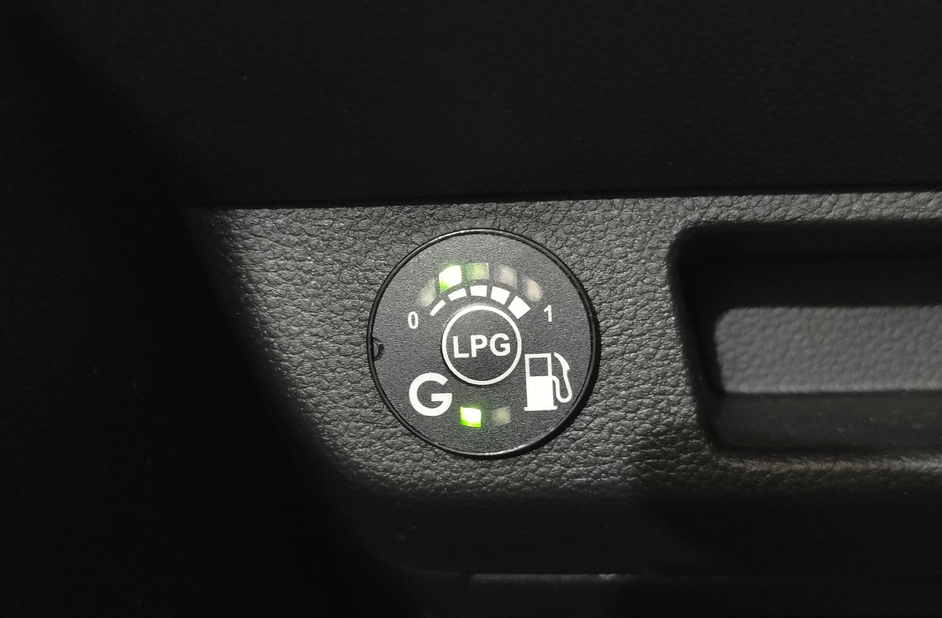 Mitsubishi Colt 100T GLP Motion - foto 30