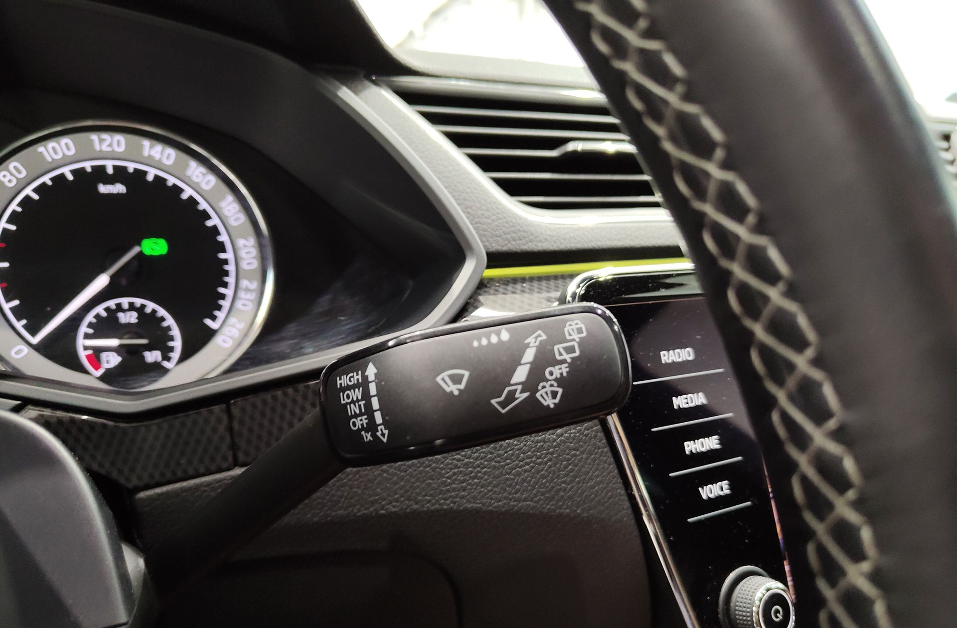 Škoda Superb Combi 2.0 TDI Sport Line DSG - foto 36