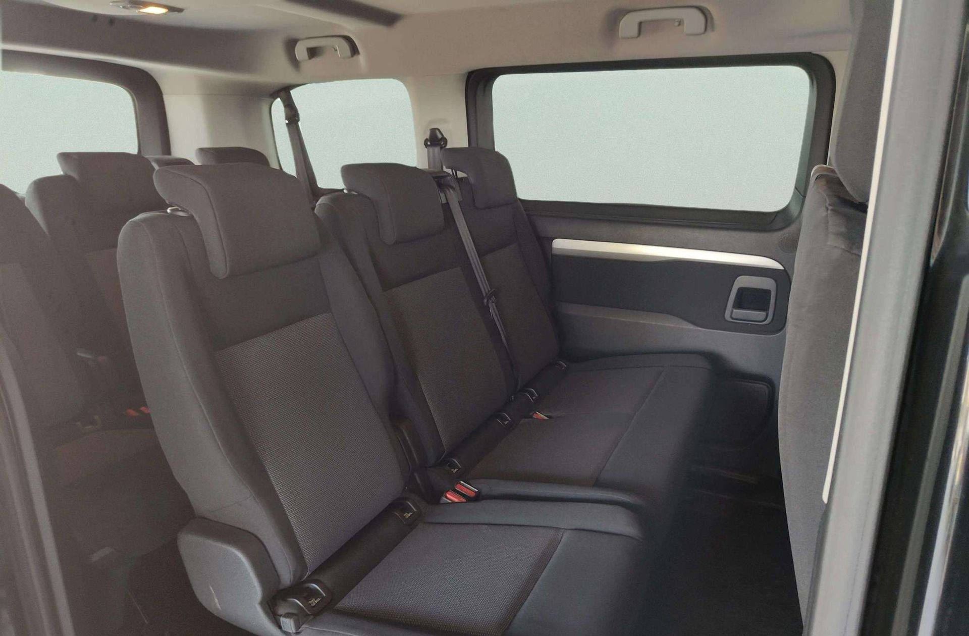 Peugeot Traveller 1.6 BlueHDi Business Standard 9 plazas - foto 15