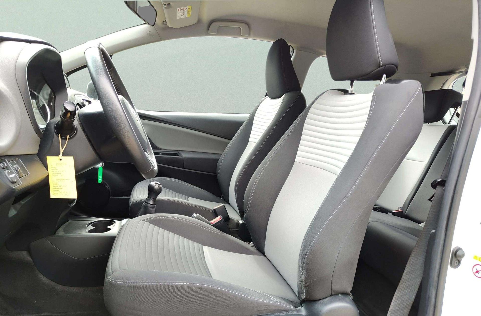 Toyota Yaris 70 Active - foto 8