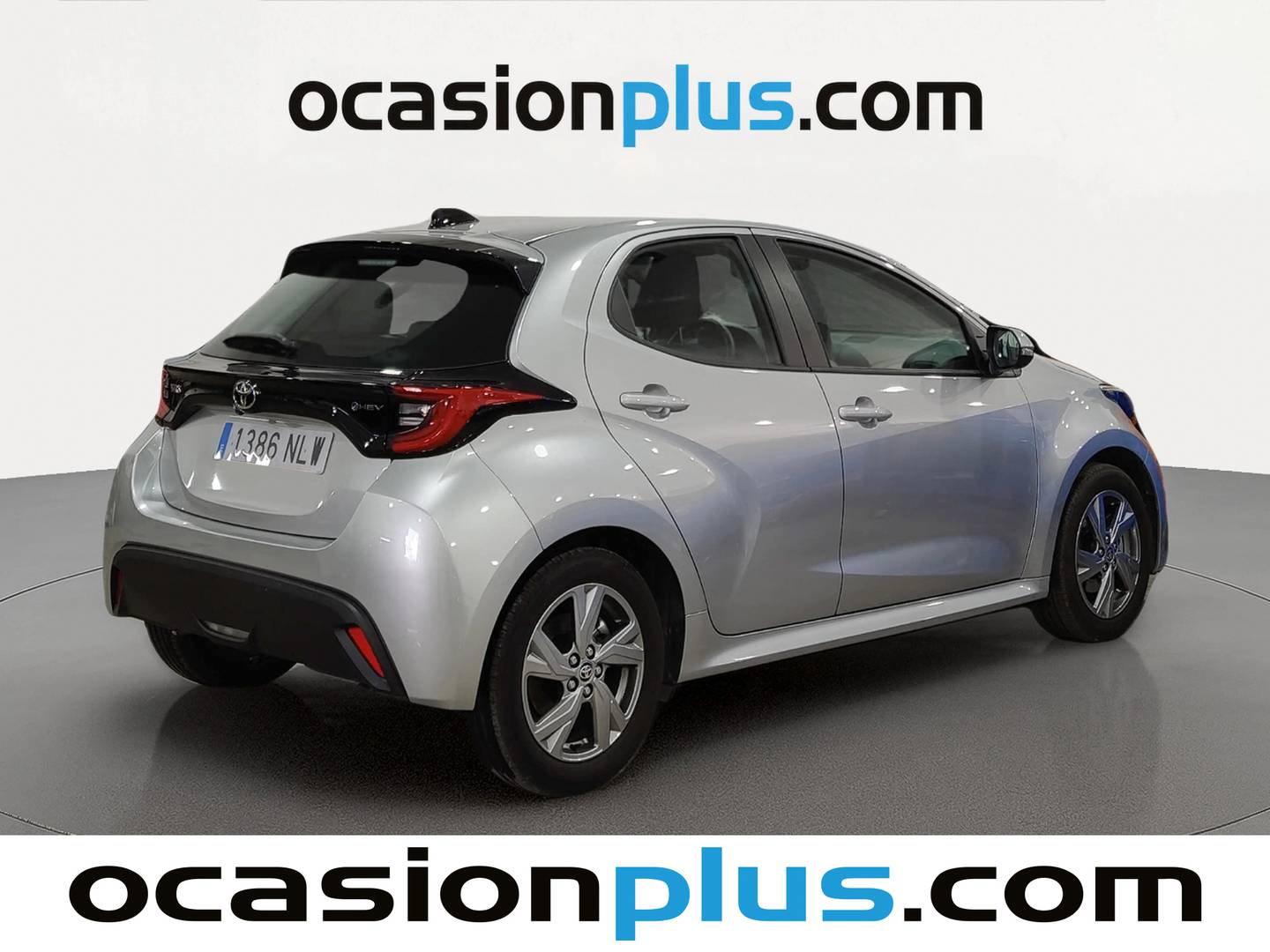 Foto trasera Toyota Yaris Toyota Yaris 120H Active Plus (116 CV) derecha
