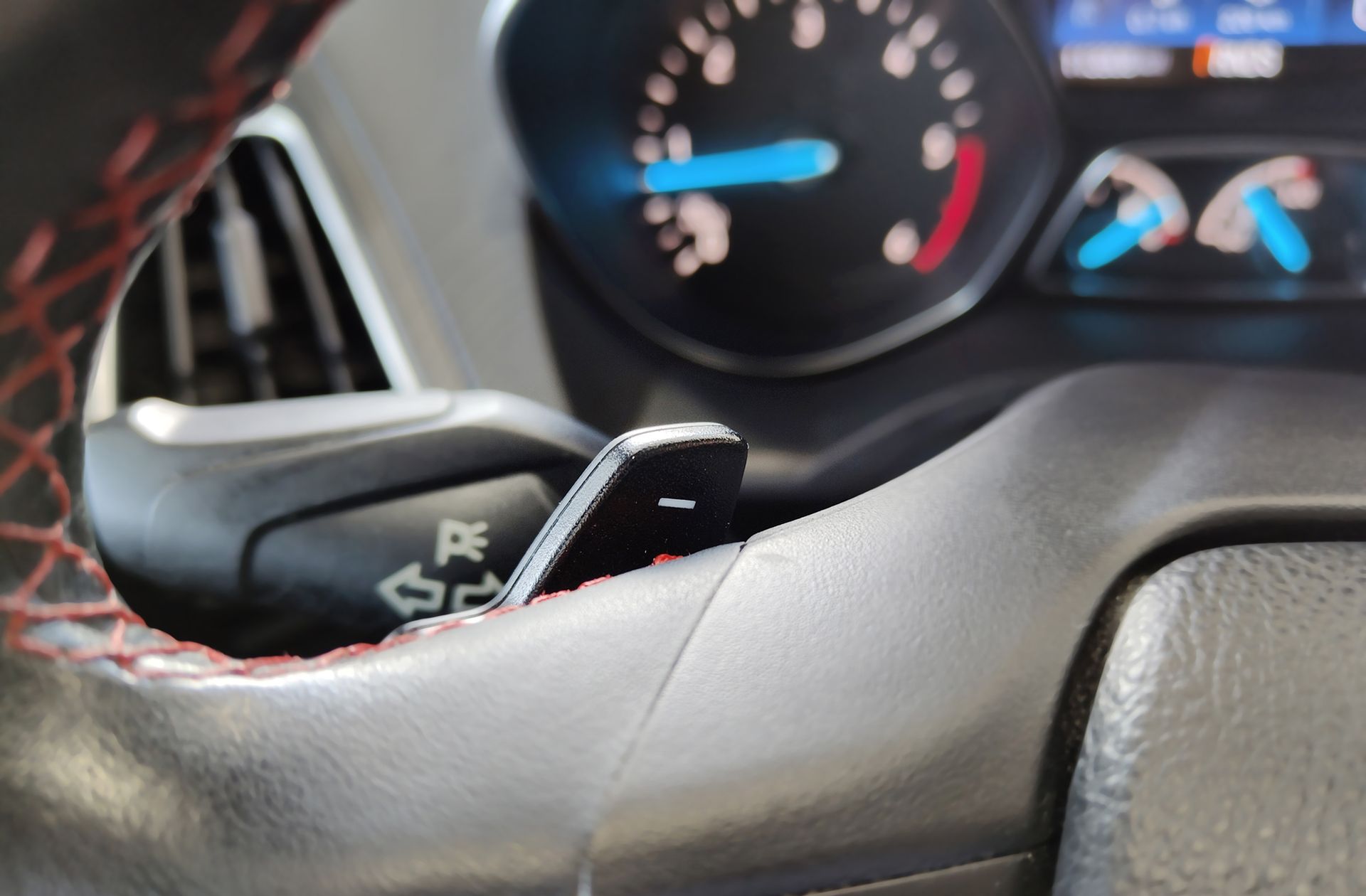 Ford Kuga 2.0 TDCi ST-Line 4x4 Powershift - foto 34