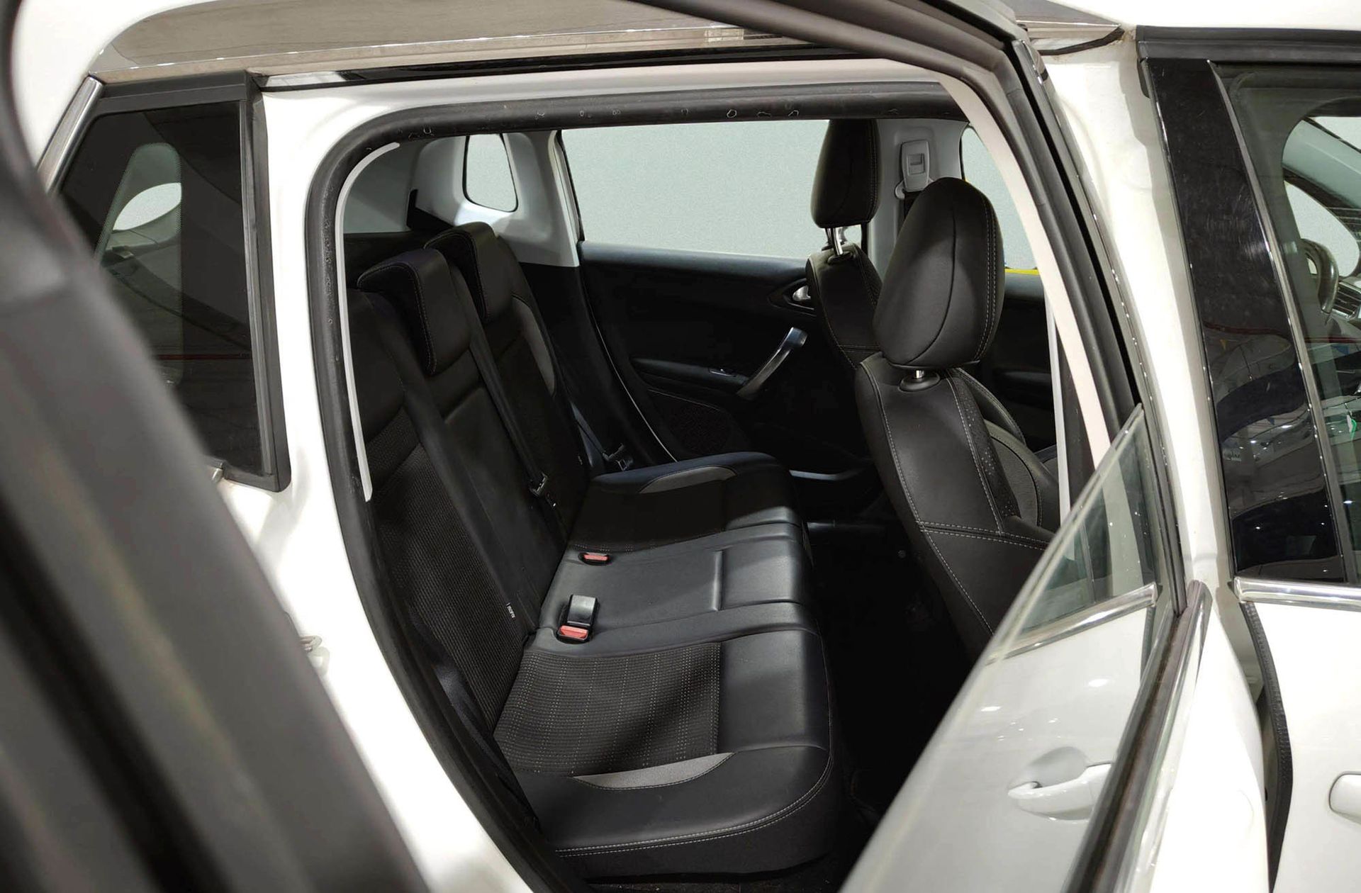 Peugeot 2008 BlueHDi 120 Allure - foto 17