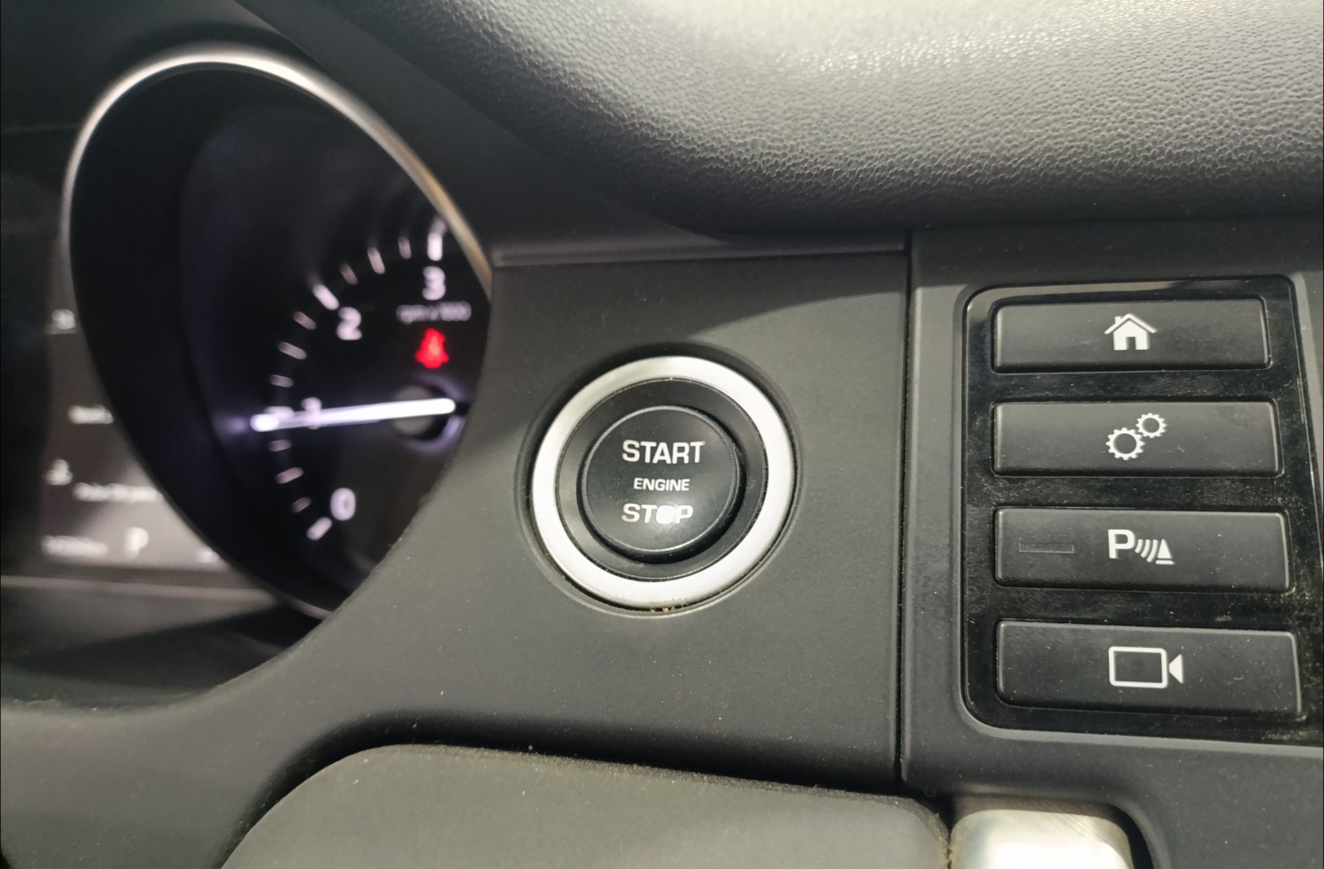 Land Rover Discovery Sport 2.0L TD4 SE 4x4 - foto 32