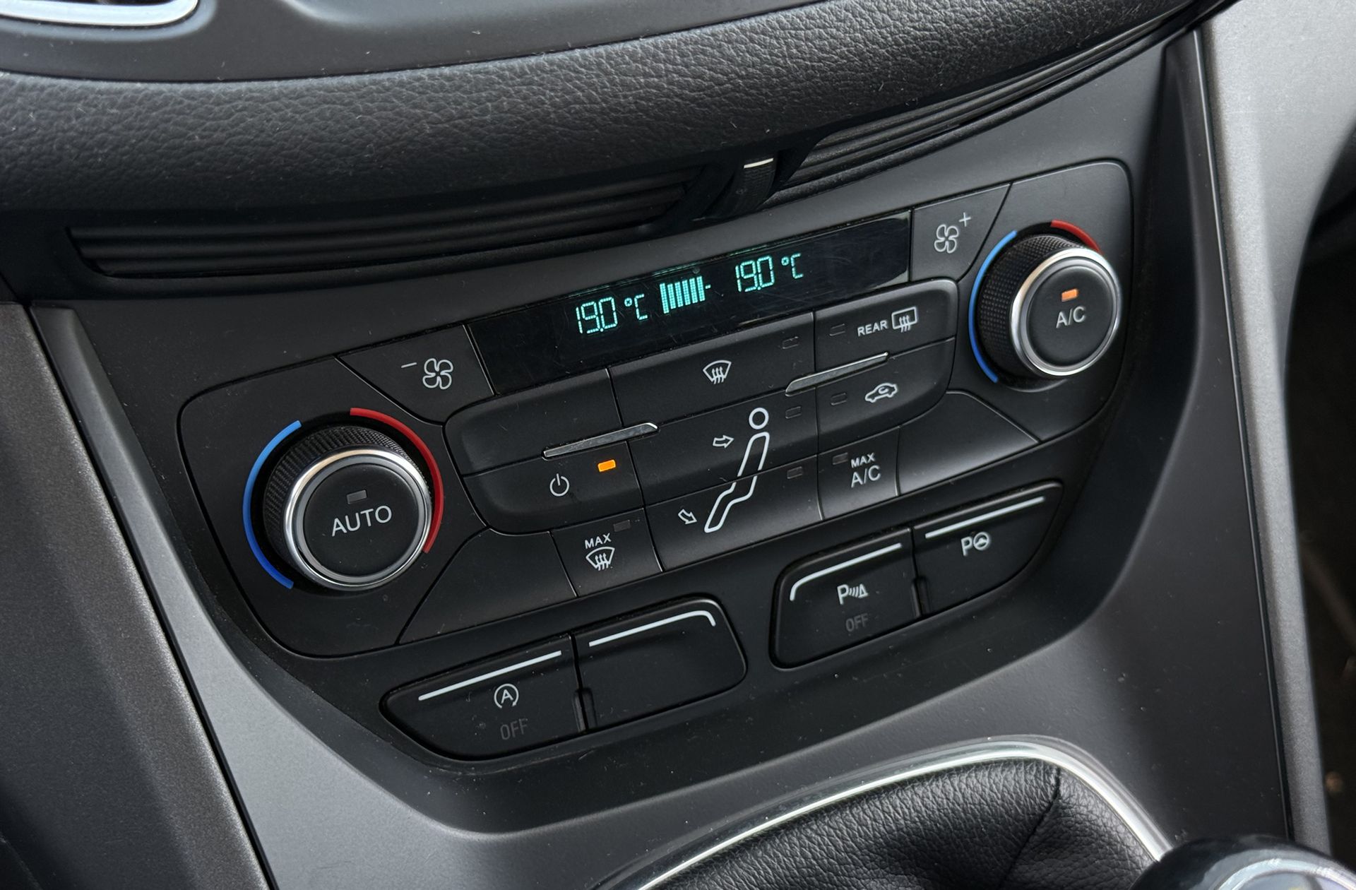 Ford C-Max 1.0 EcoBoost Trend+ - foto 27
