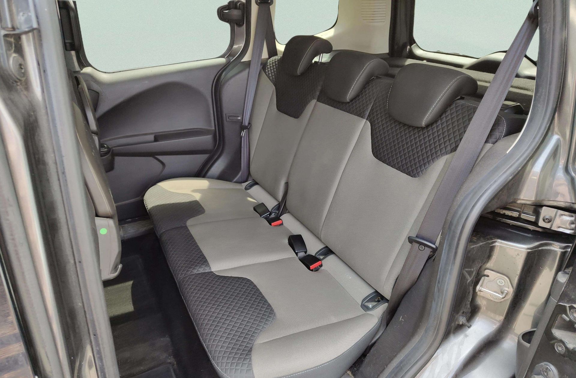 Ford Tourneo Courier 1.0 EcoBoost Titanium - foto 9