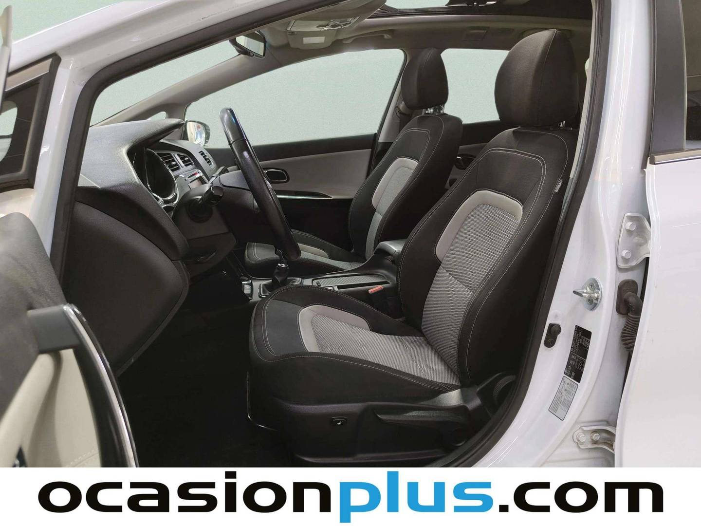Foto asientos delanteros KIA Ceed Sportswagon KIA Ceed Sportswagon 1.6 CRDi VGT Emotion Automatico (128 CV)