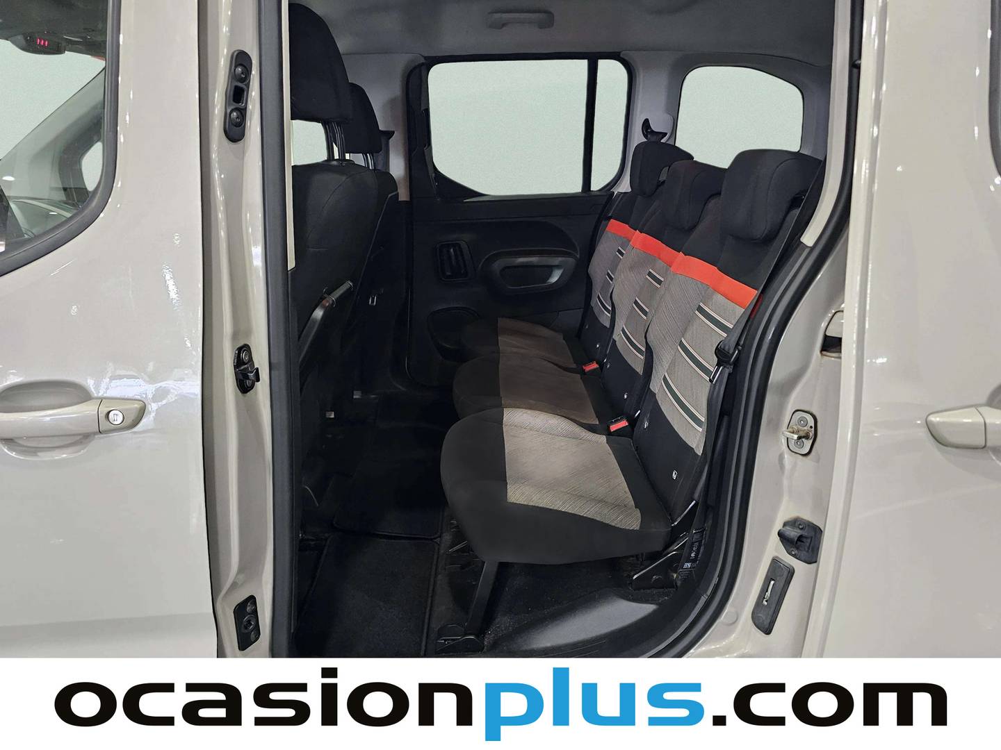 Foto asientos traseros Citroën Berlingo Citroën Berlingo BlueHDi 100 S&S Talla M Shine (102 CV)