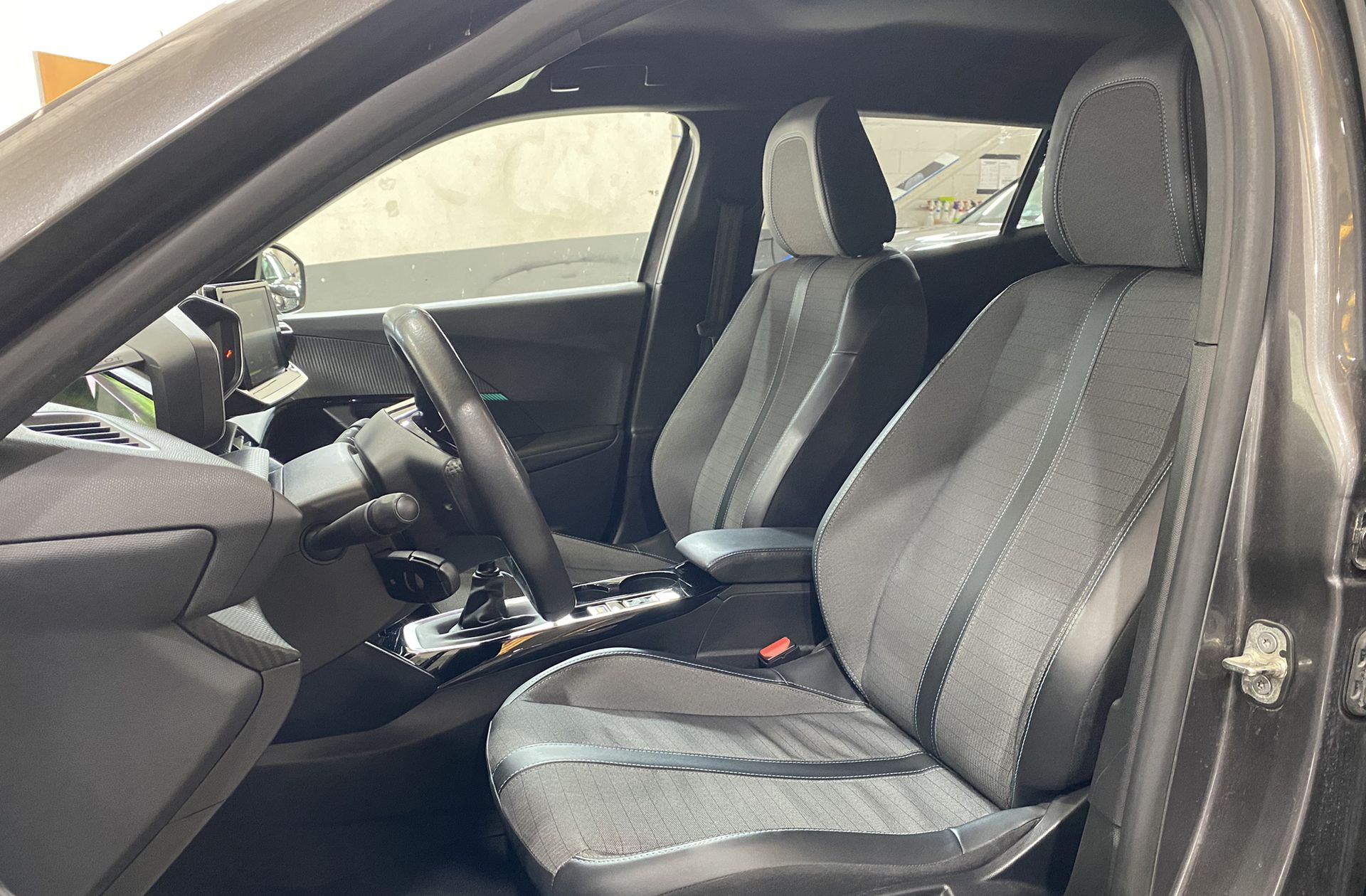 Peugeot 2008 PureTech 100 Allure Pack - foto 9