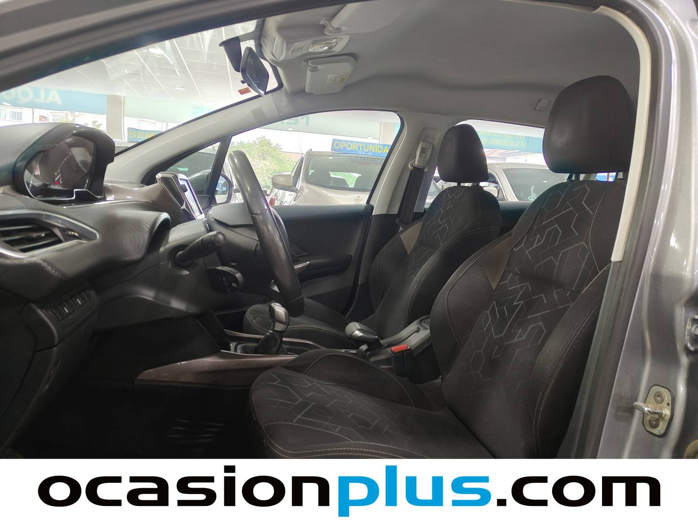 Foto asientos delanteros Peugeot 2008 Peugeot 2008 VTI 82 Active (82 CV)