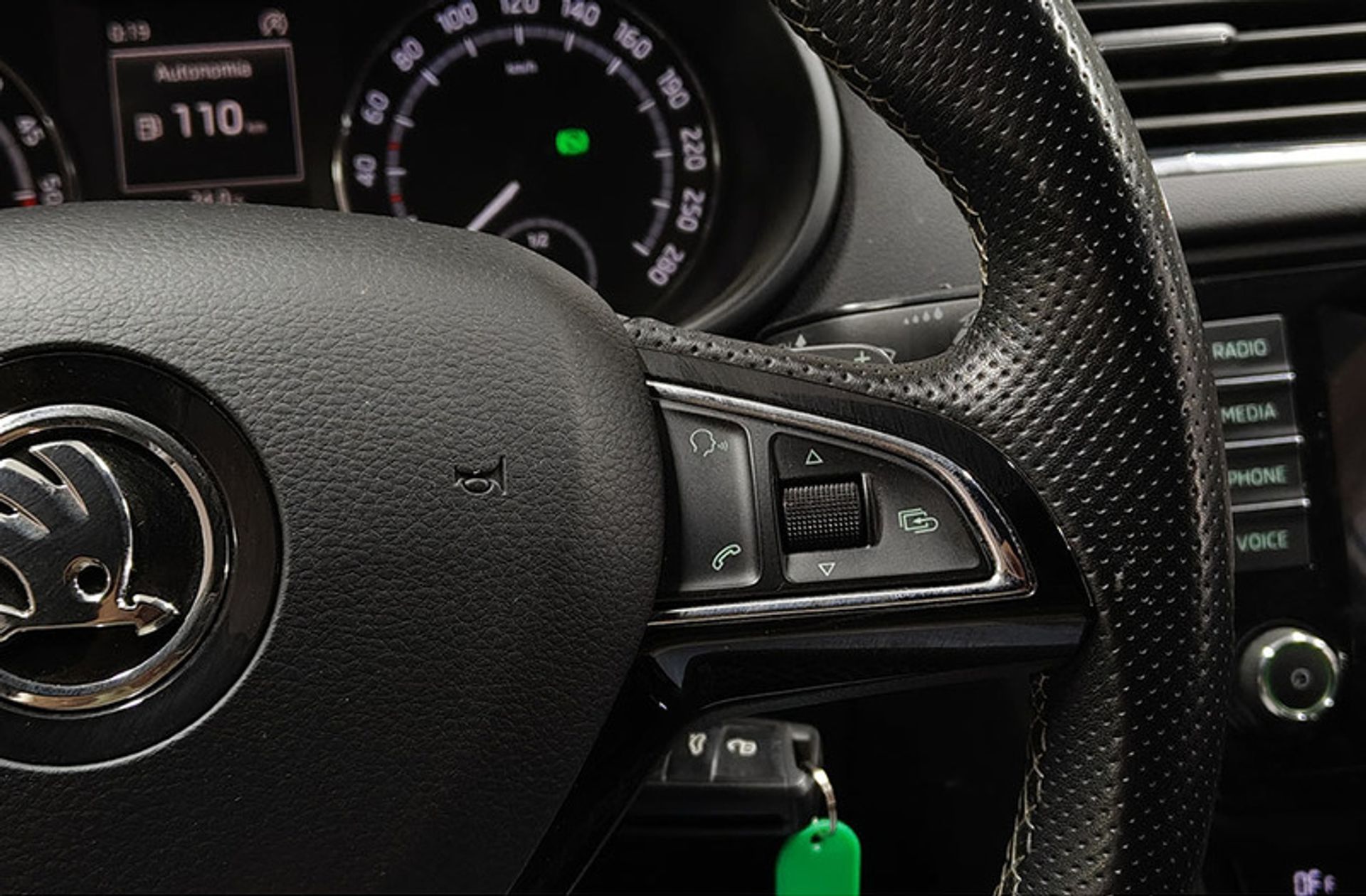 Škoda Octavia Combi 2.0 TDI RS DSG - foto 33