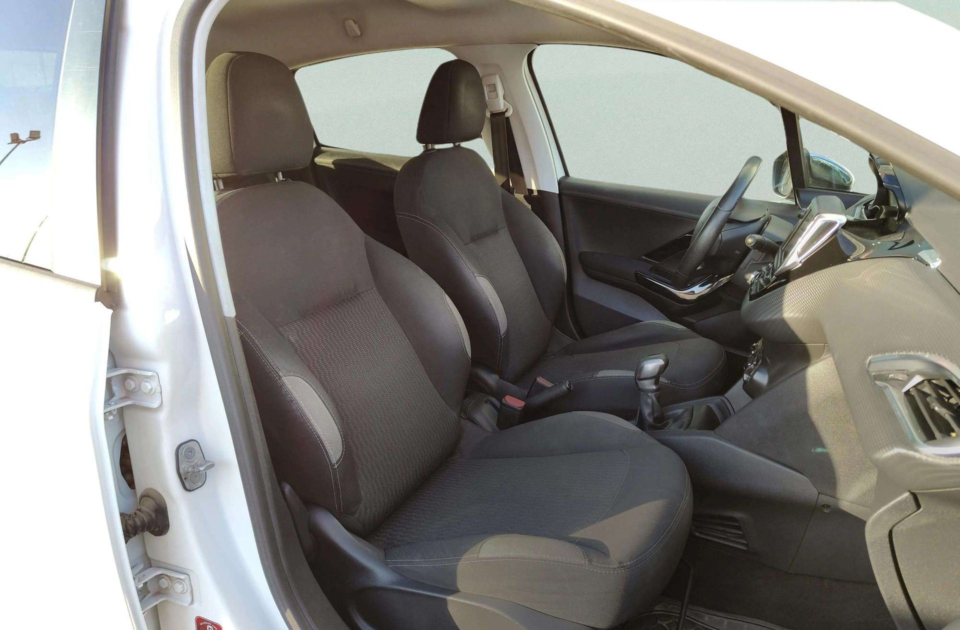 Peugeot 208 1.6 BlueHDi Style - foto 17