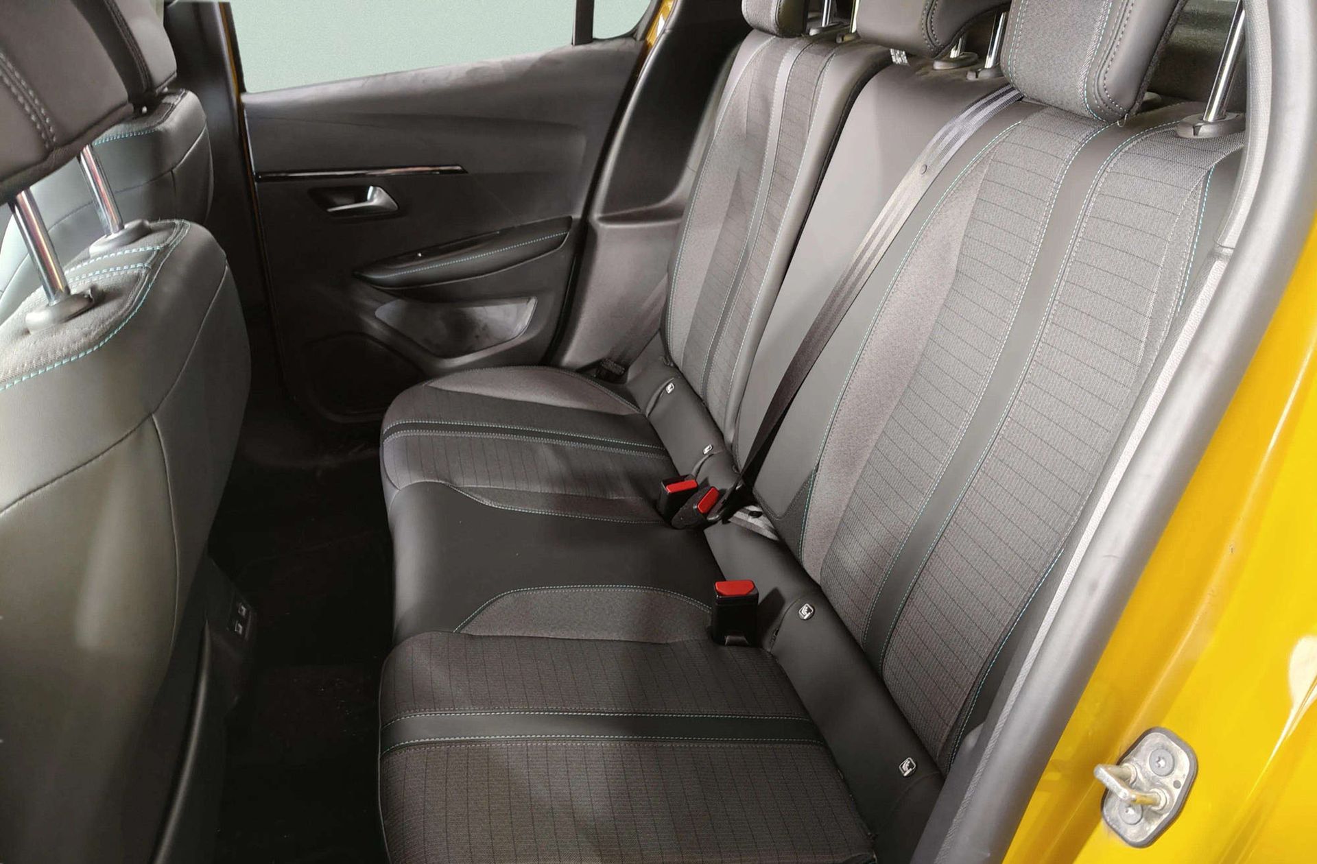 Peugeot 208 PureTech 130 Allure Pack EAT8 - foto 12