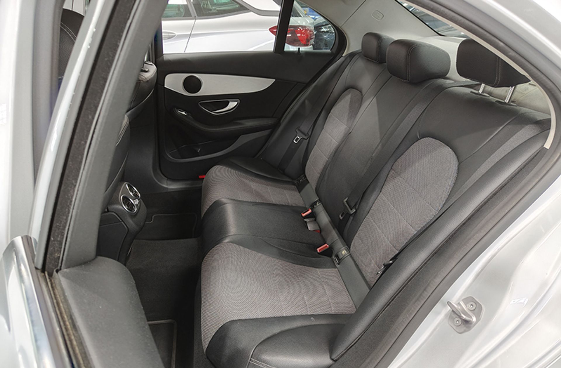Mercedes-Benz Clase C 200 d - foto 9