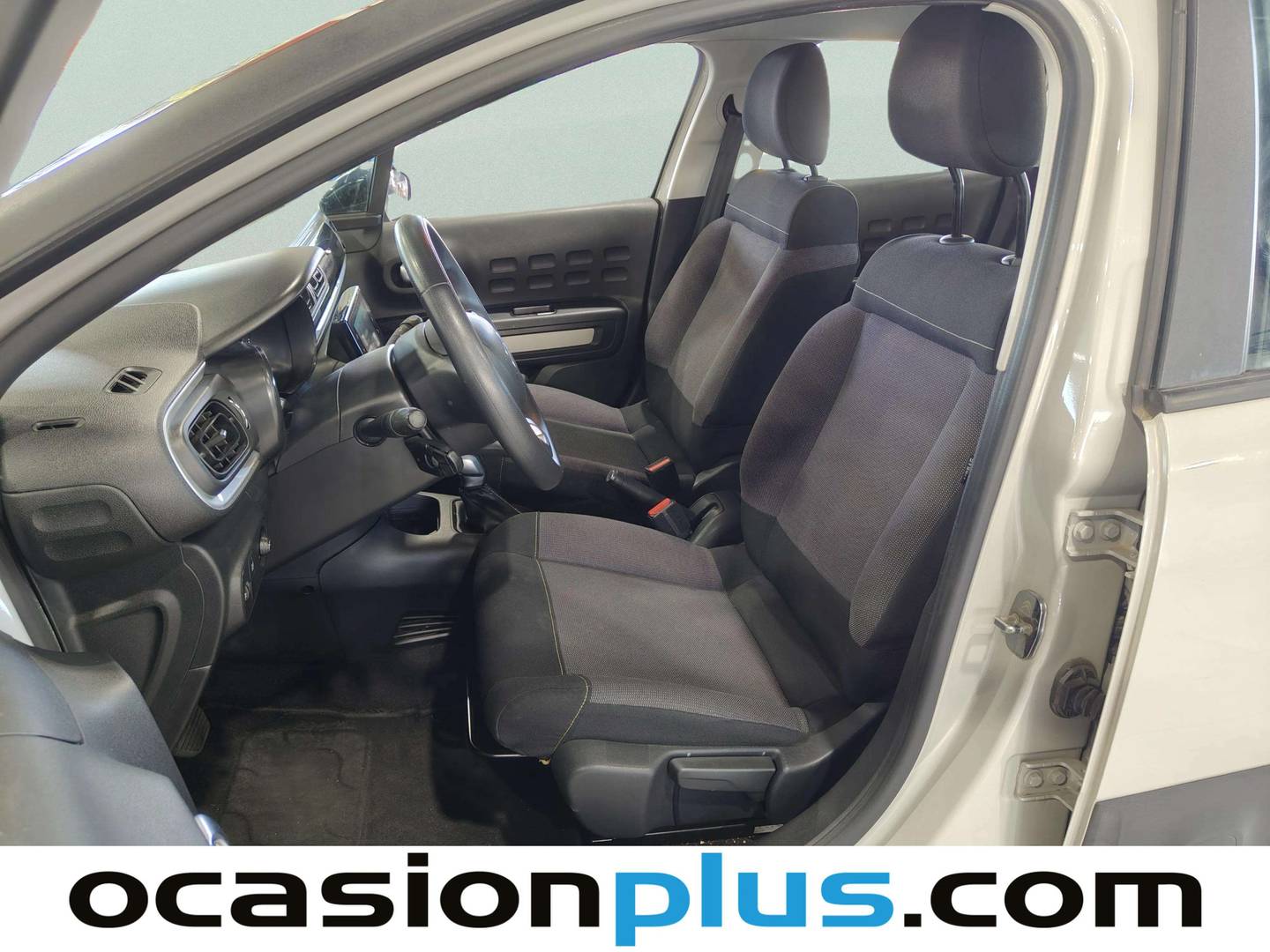 Foto asientos delanteros Citroën C3 Citroën C3 PureTech 110 S&S Feel EAT6 (110 CV)