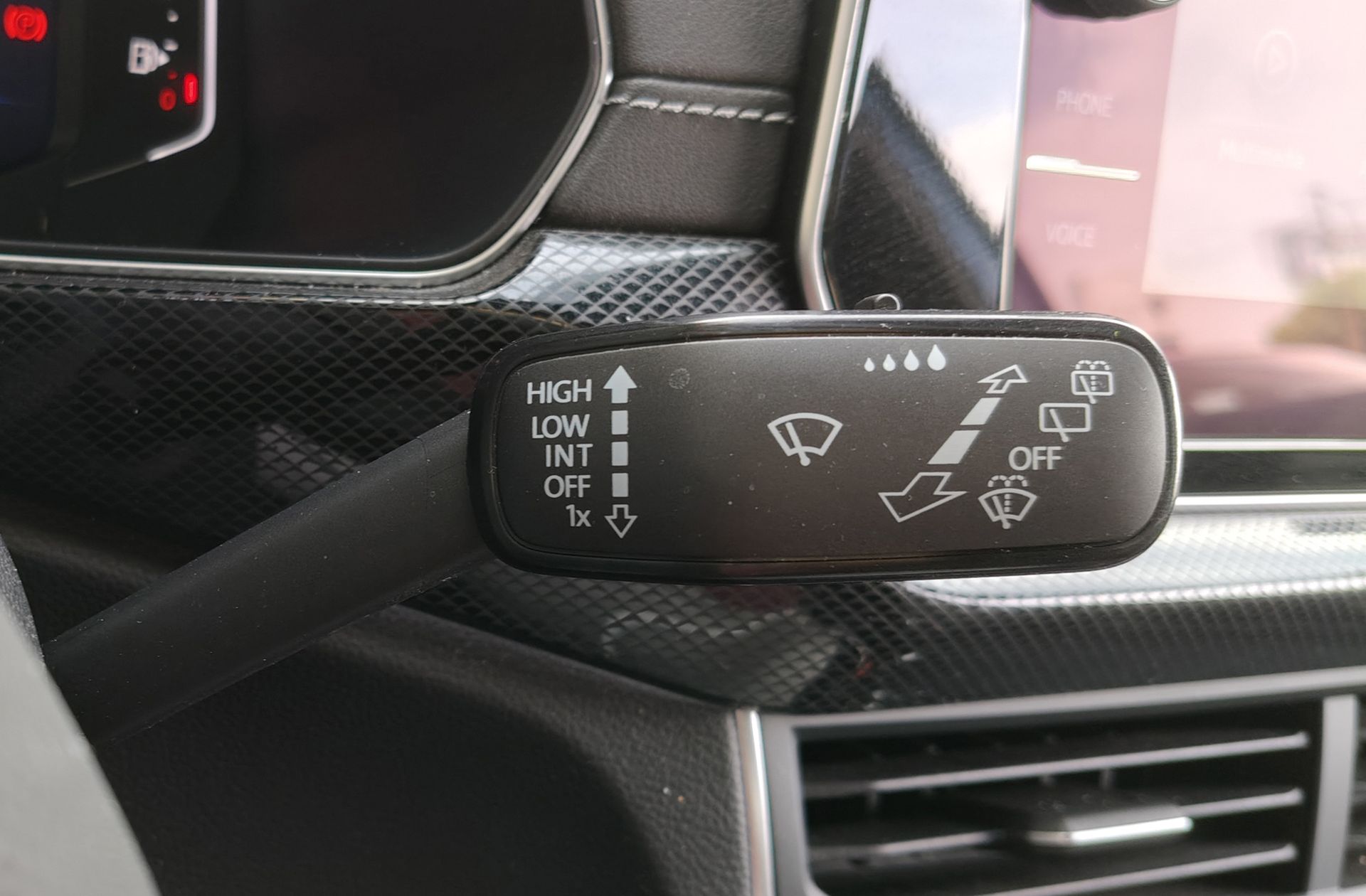 Volkswagen T-Cross R-Line 1.5 TSI DSG - foto 27