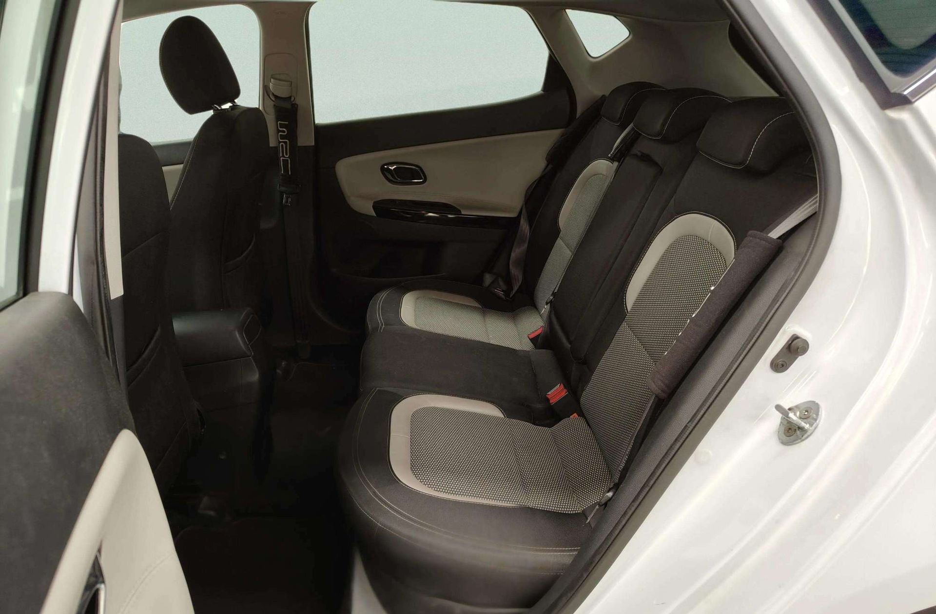 Kia Ceed 1.6 CRDi VGT x-Tech17 - foto 11