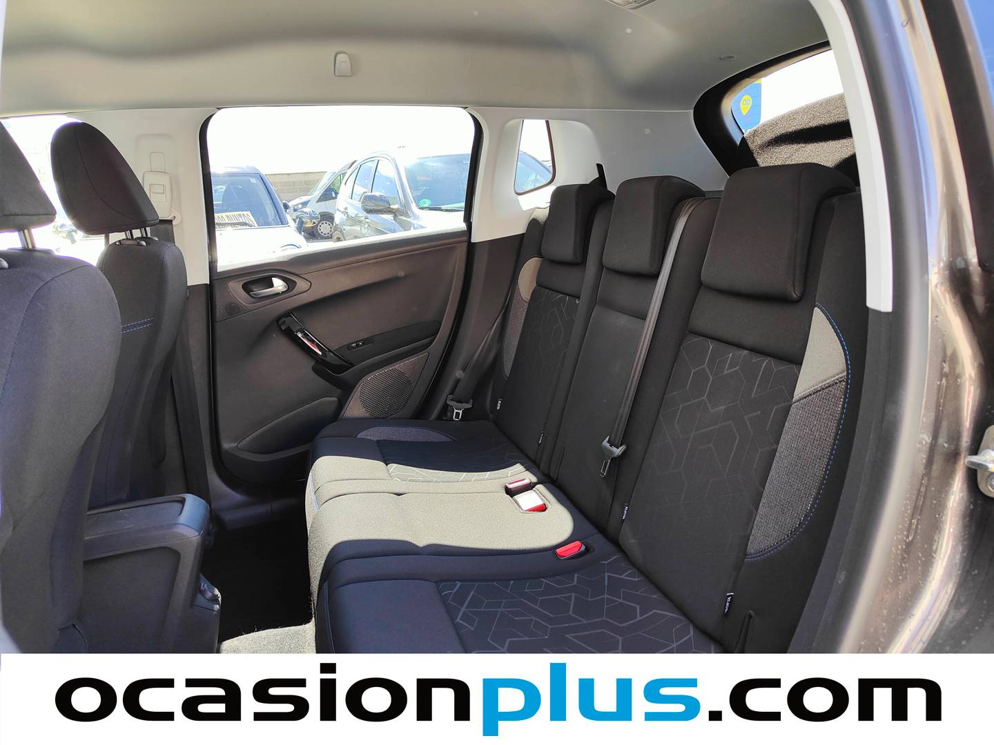 Foto asientos traseros Peugeot 2008 Peugeot 2008 BlueHDi 100 Signature (100 CV)