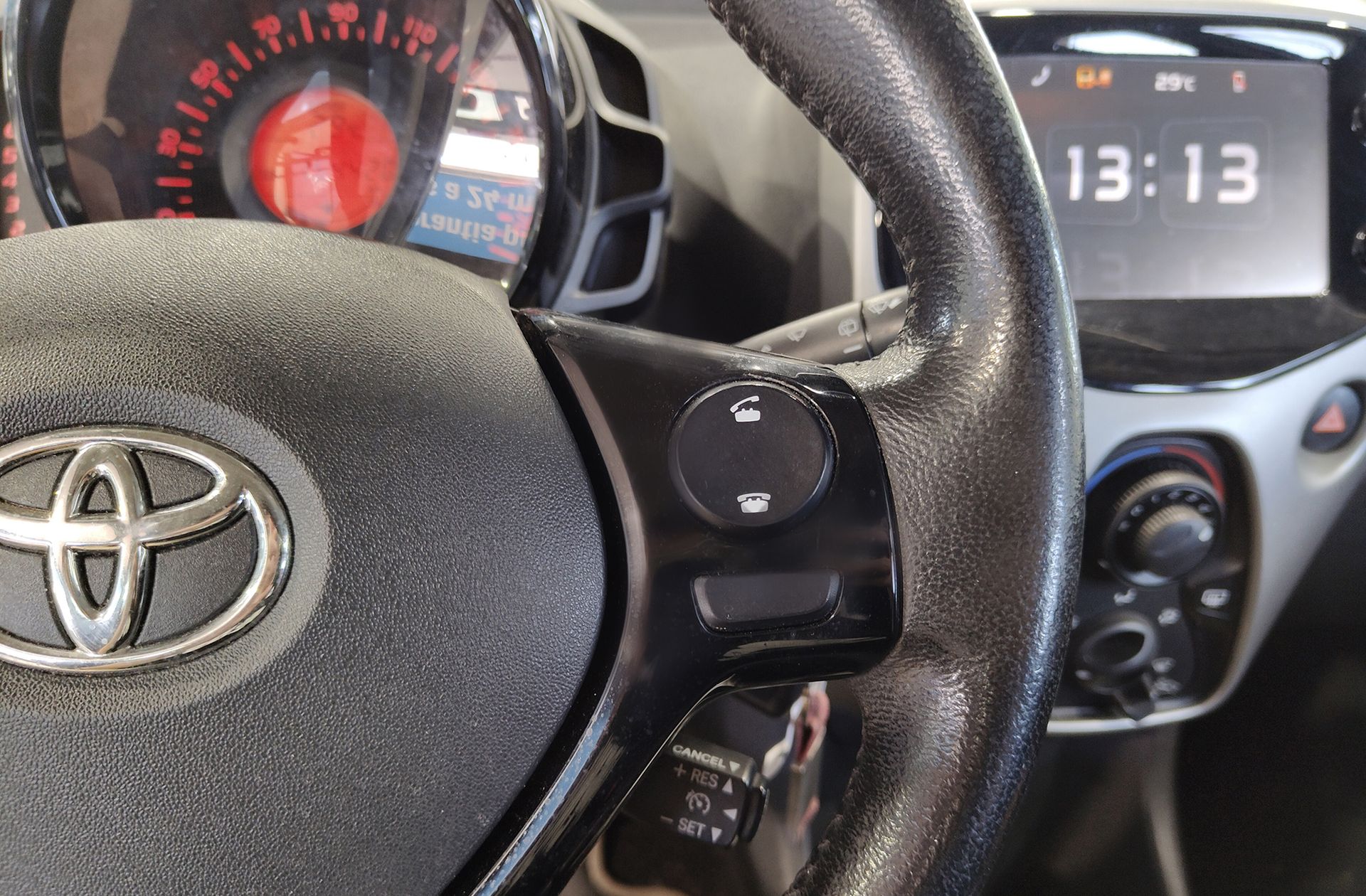 Toyota Aygo 1.0 70 x-play - foto 22