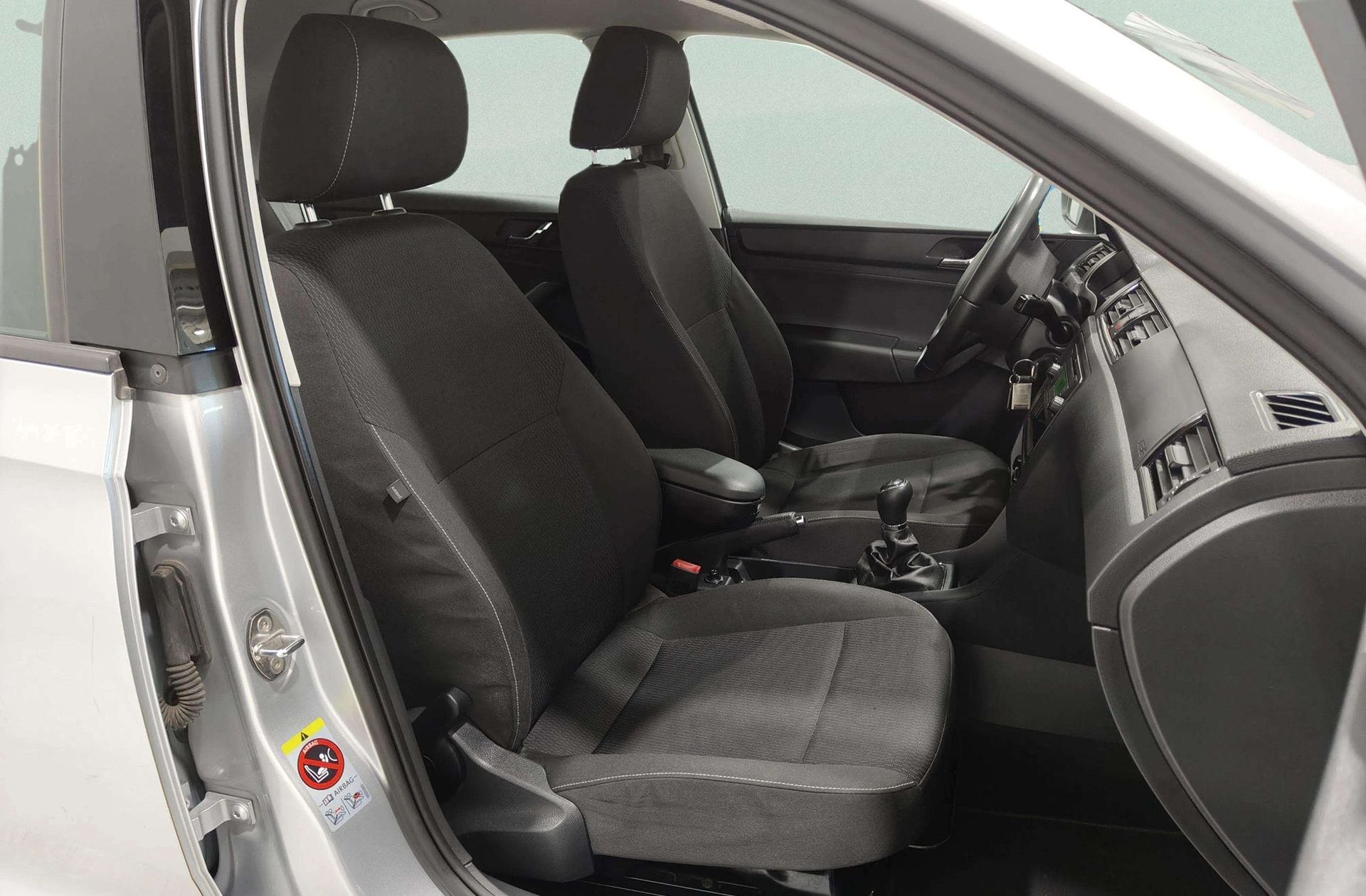 Škoda Rapid 1.6 TDI CR Ambition - foto 15