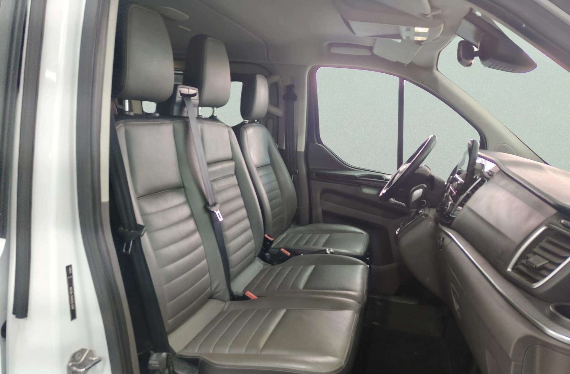 Ford Tourneo Custom 2.0 EcoBlue L1 Sport Semi Camperizada 9 plazas - foto 20