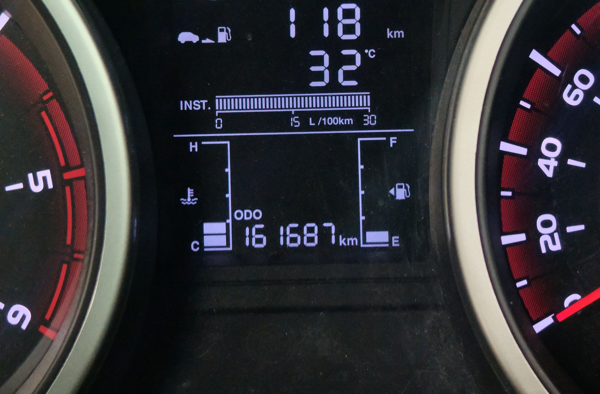 SsangYong Tivoli D16T Premium 4x2 - foto 8