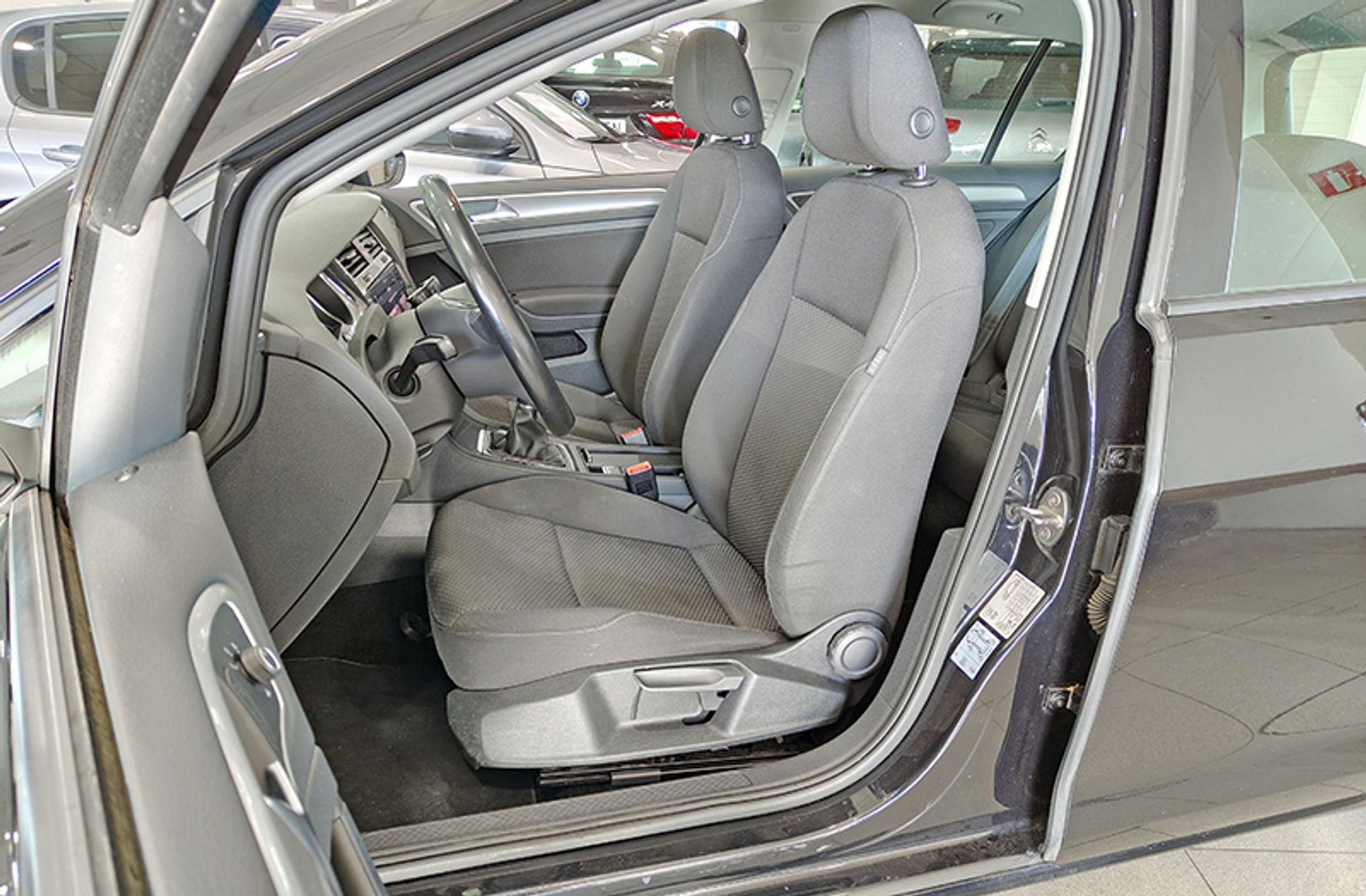 Volkswagen Golf Business 1.0 TSI - foto 9